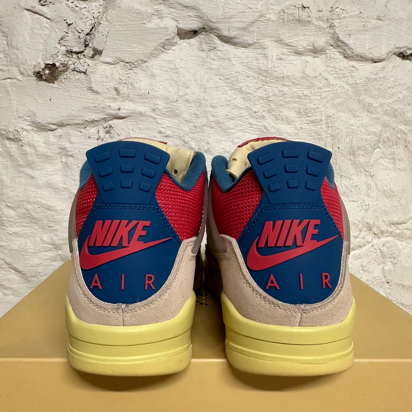 Air Jordan 4 Union Guava Ice Sz 9 DS
