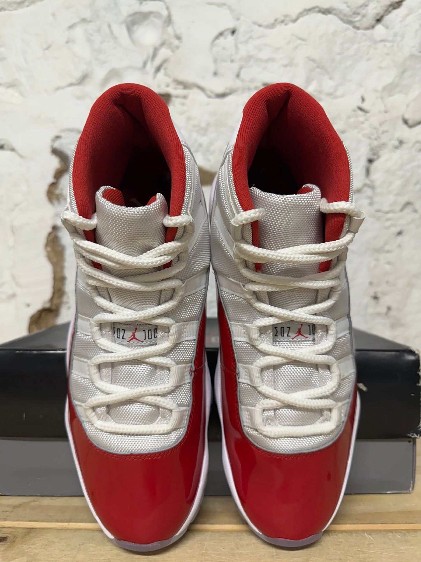 Air Jordan 11 Cherry Sz 9.5