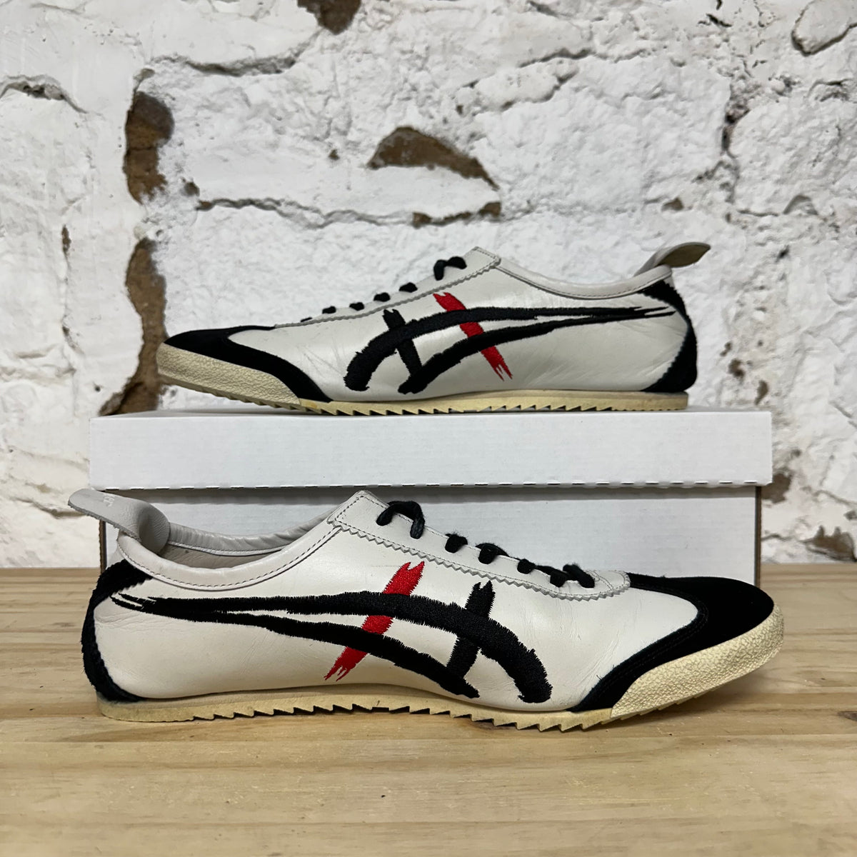 Ontisuka Tiger Mexico 66 Deluxe Katana White Black Sz 11.5