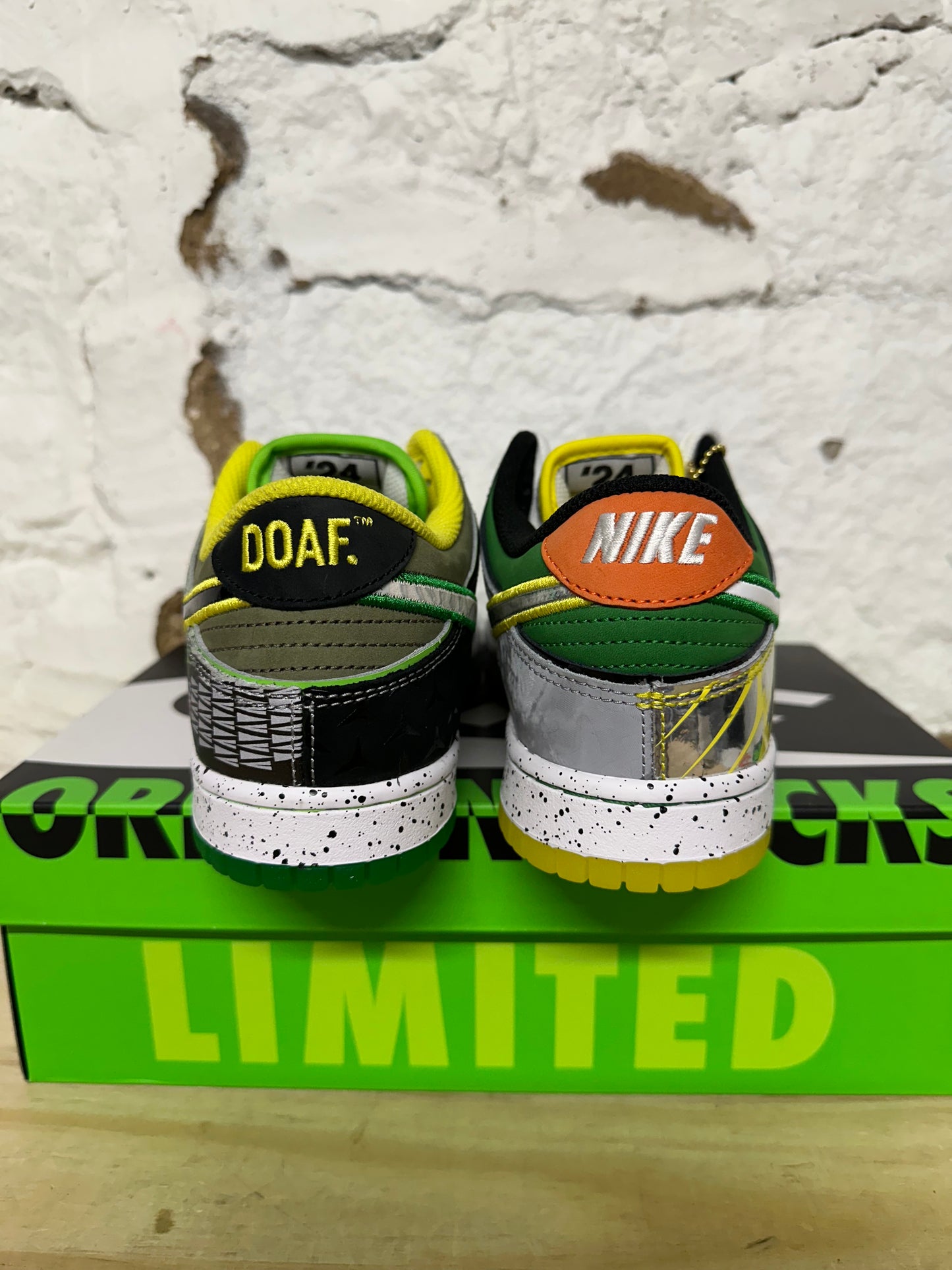 Nike Dunk Low Oregon What The Duck Away Sz 7.5 DS