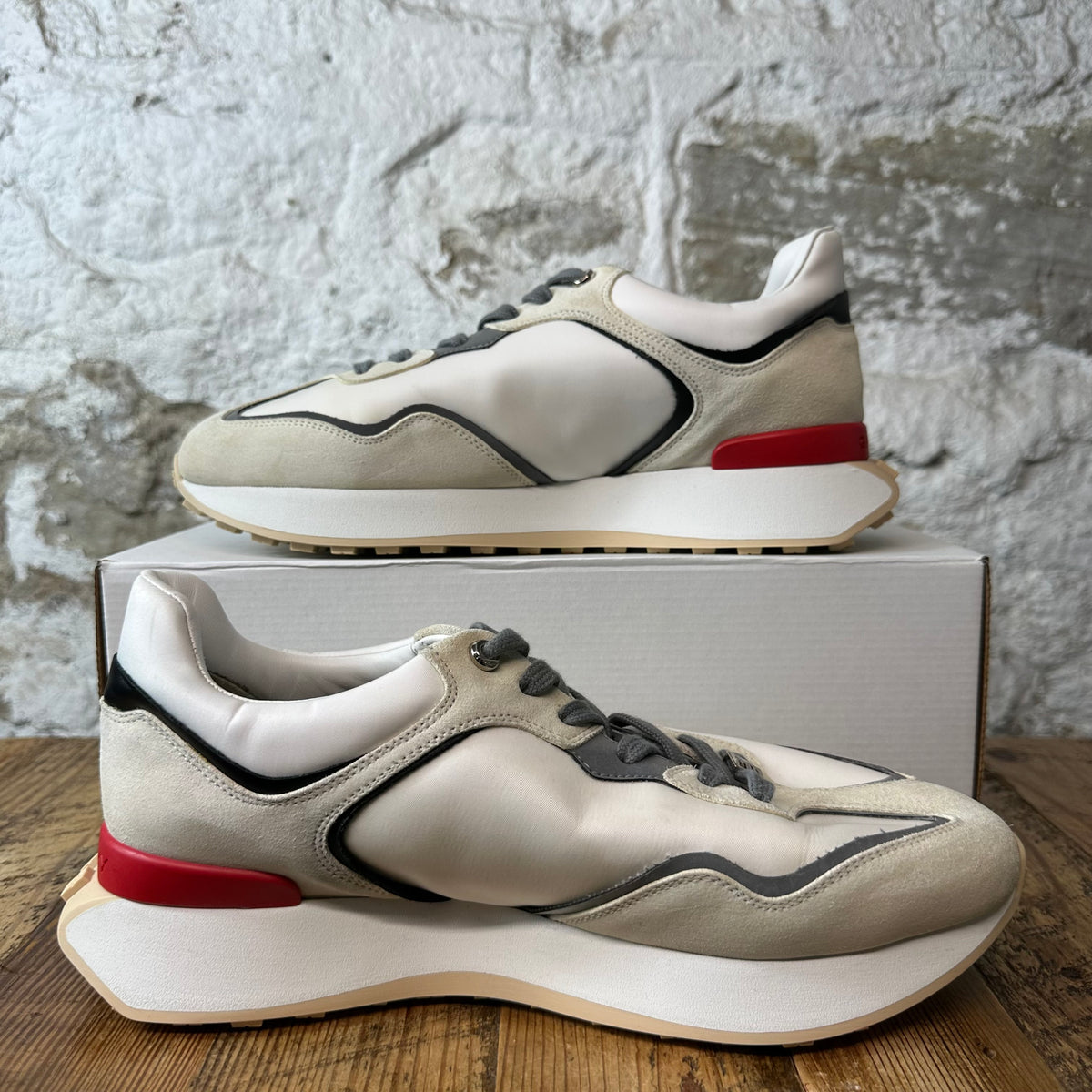 Givenchy GIV Beige White Grey Runner Sneaker Sz 11 (44)