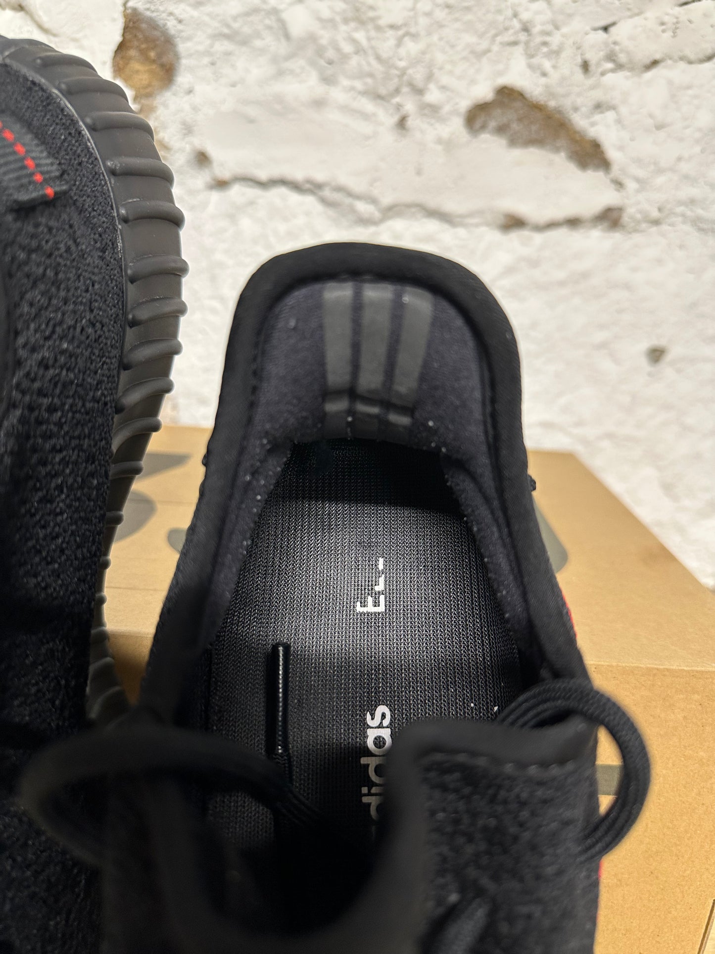 Yeezy 350 V2 Bred Sz 11