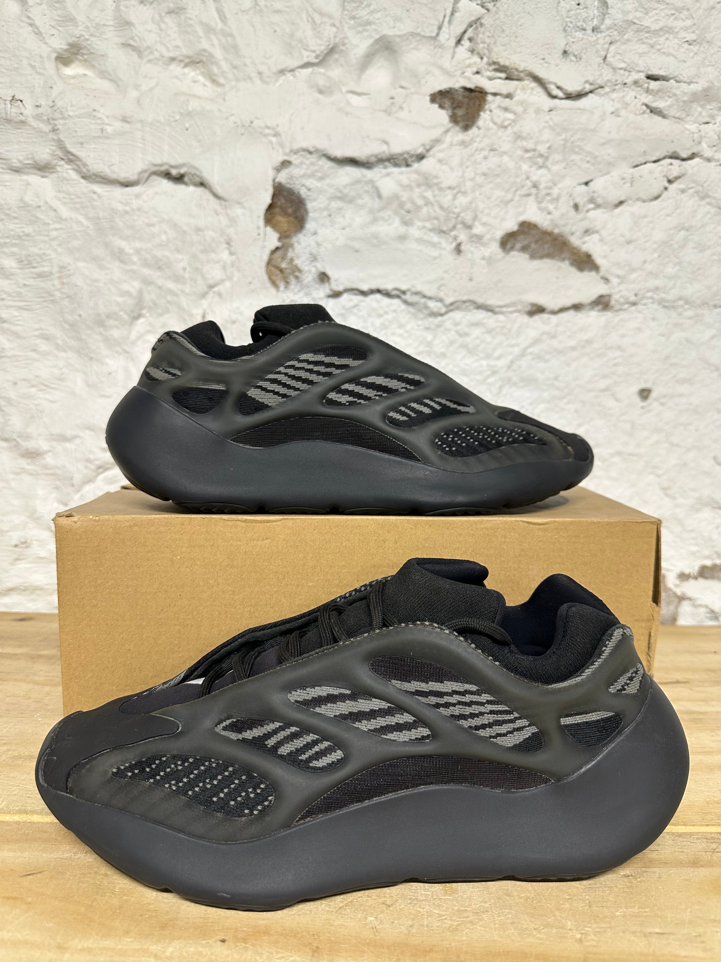 Yeezy 700 V3 Dark Glow Sz 9.5