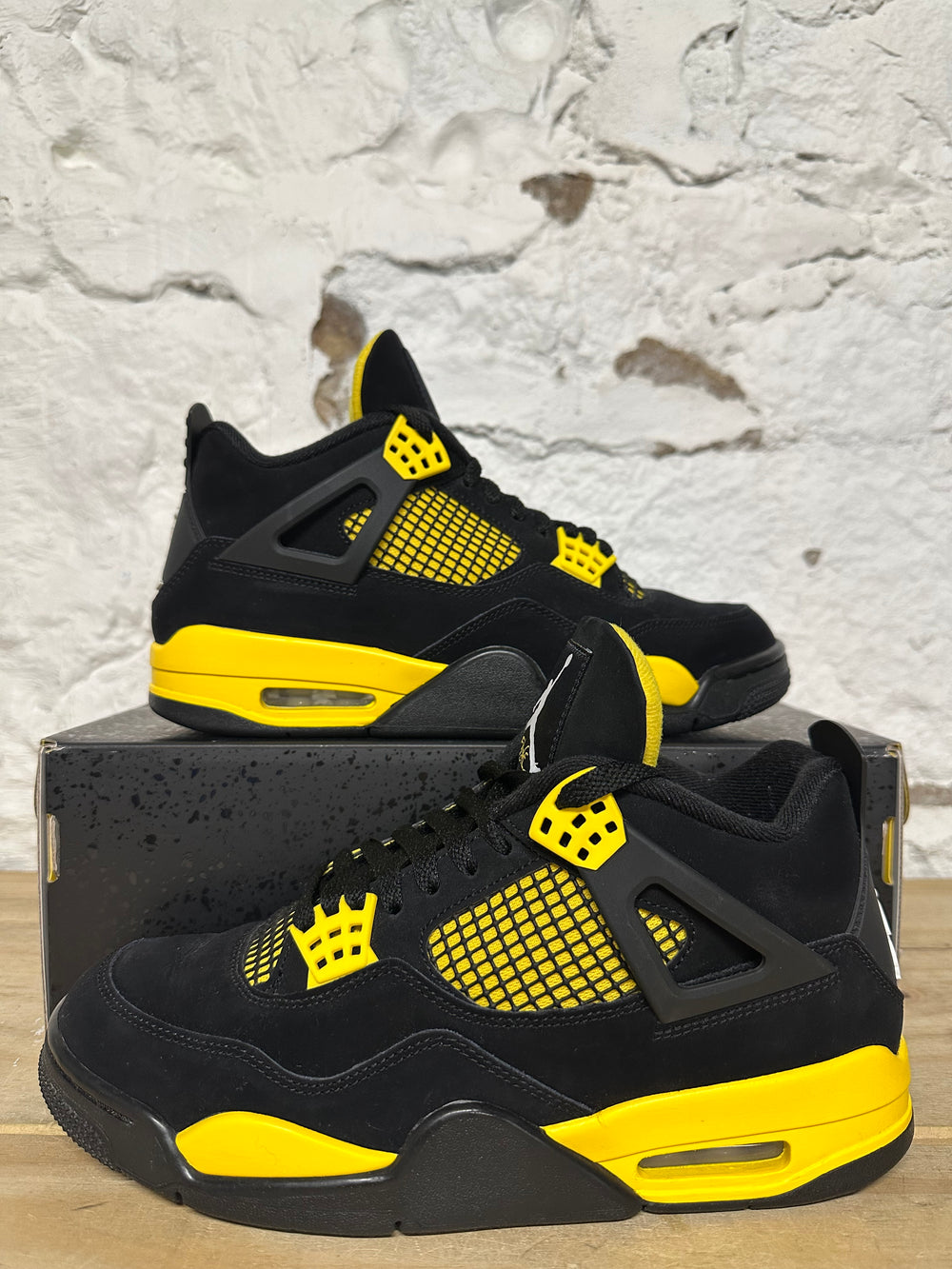 Air Jordan 4 Thunder Sz 9