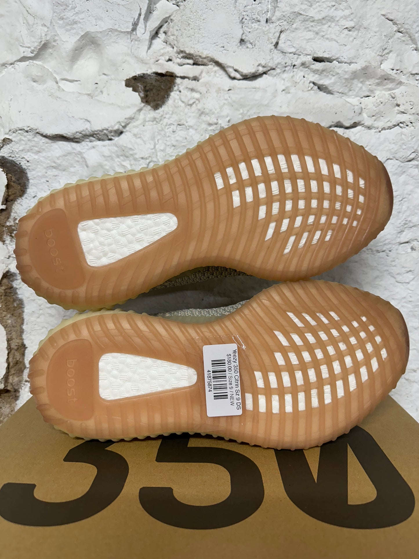 Yeezy 350 V2 Citrin Sz 9 DS