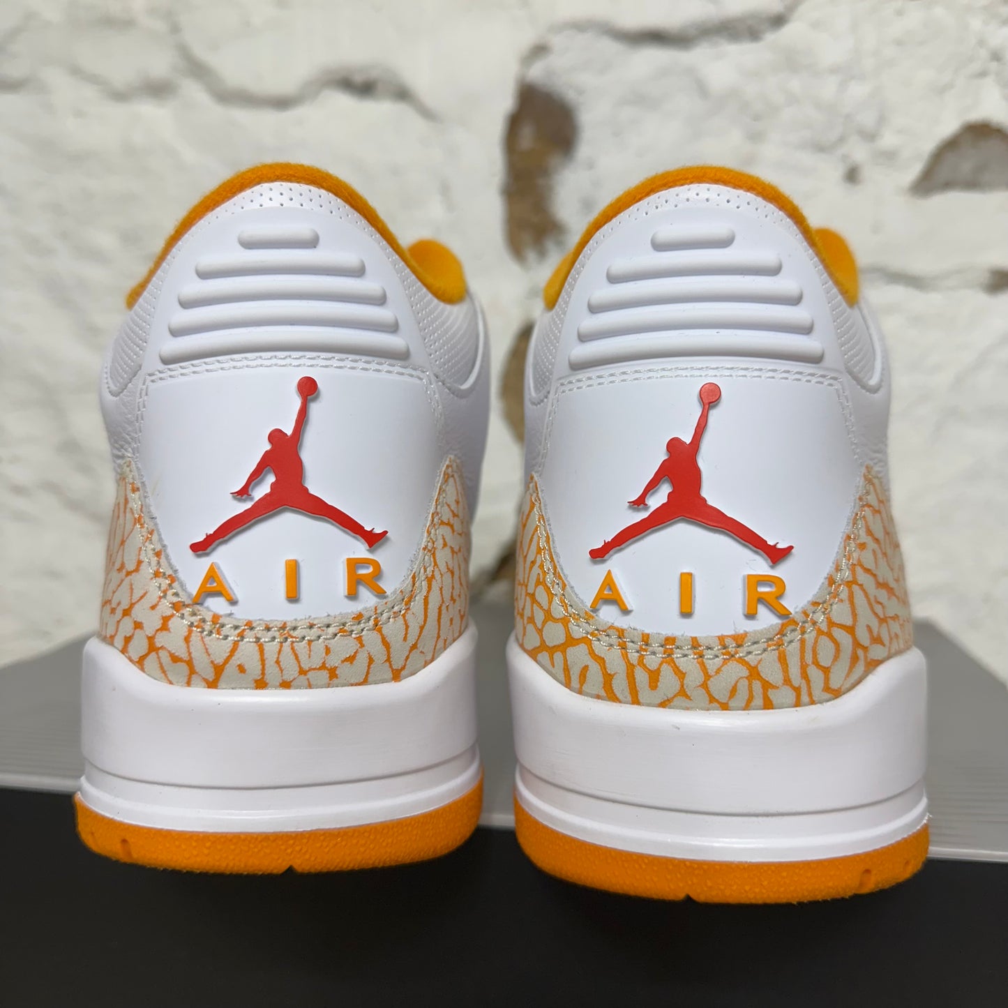 Air Jordan 3 Orange Citrus Sz 10.5 (12W)