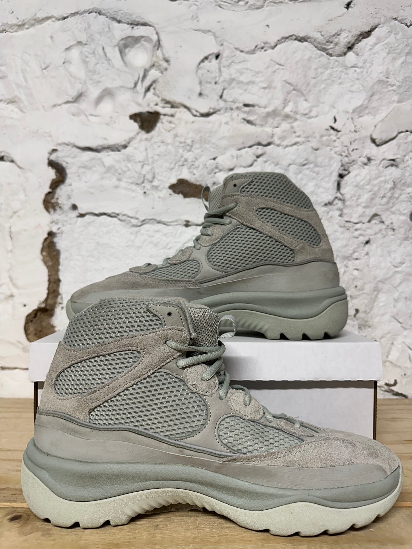 Yeezy DSRT Boot Salt Sz 11