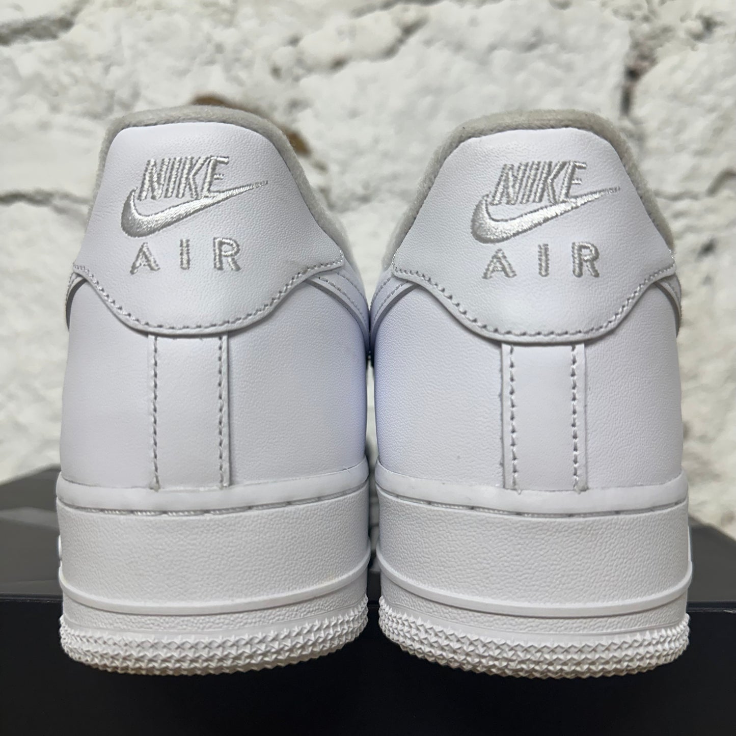 Nike Air Force 1 Low Supreme White Sz 9.5