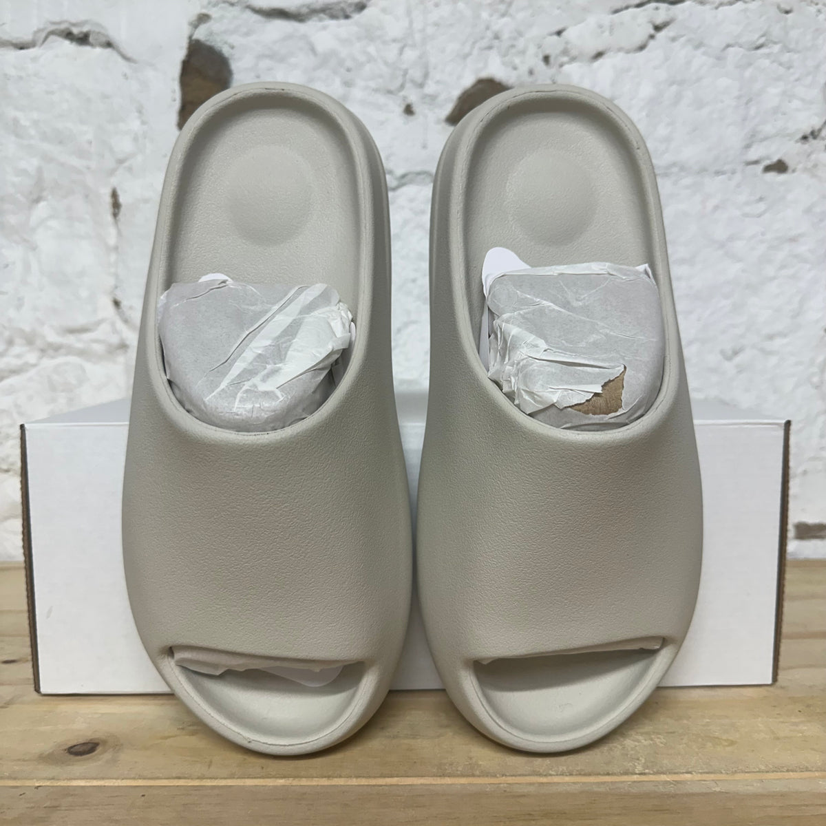 Yeezy Slide 01 Cream Sz 8 DS