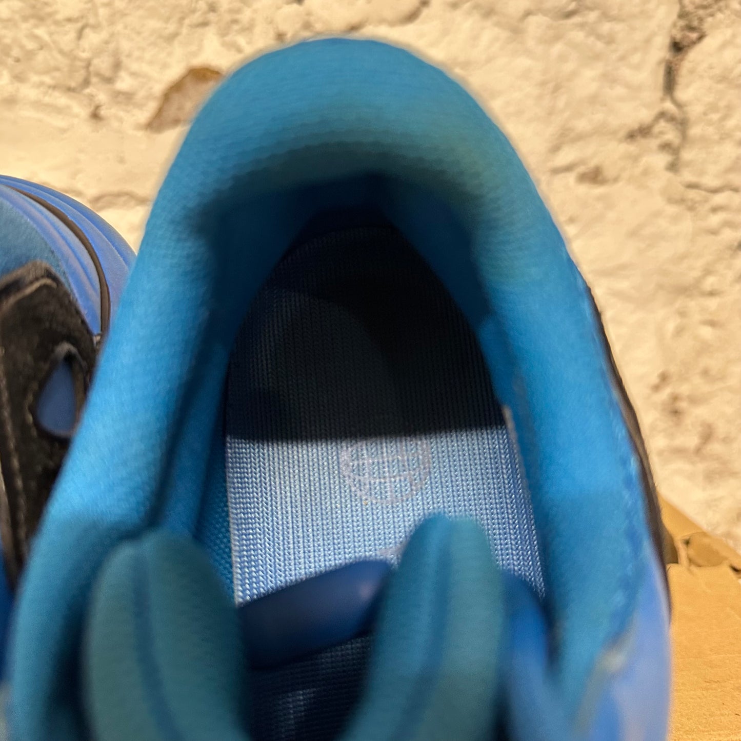 Yeezy 700 Hi-Res Blue Sz 10