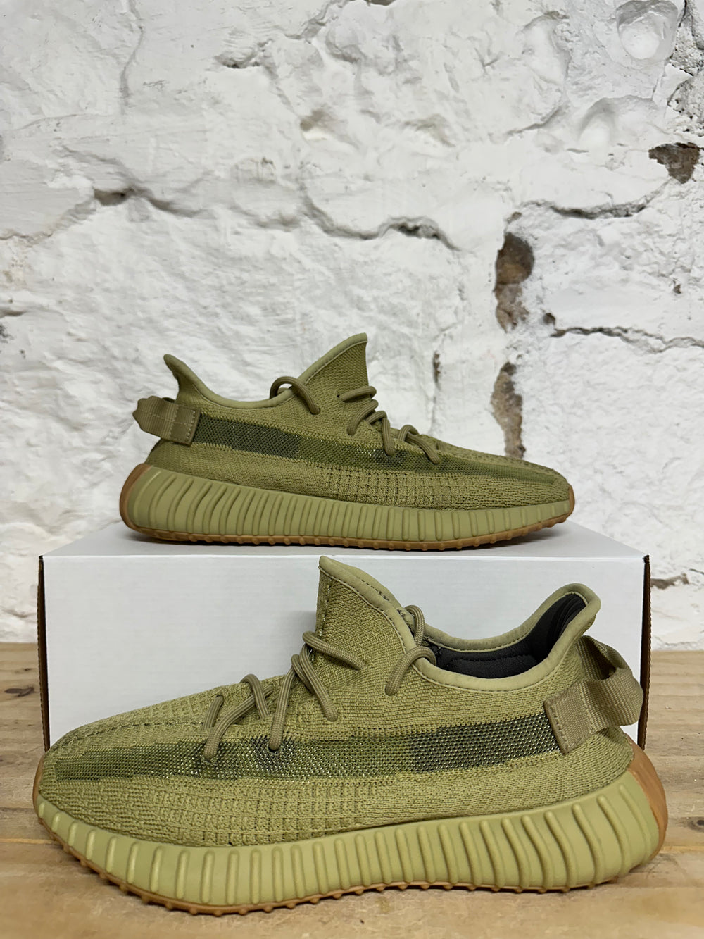 Yeezy 350 V2 Sulfur Sz 9.5