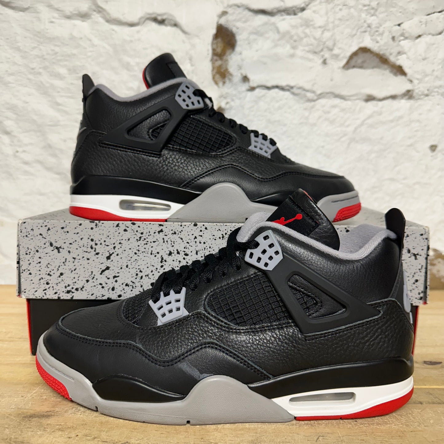 Air Jordan 4 Bred Reimagined Sz 9.5