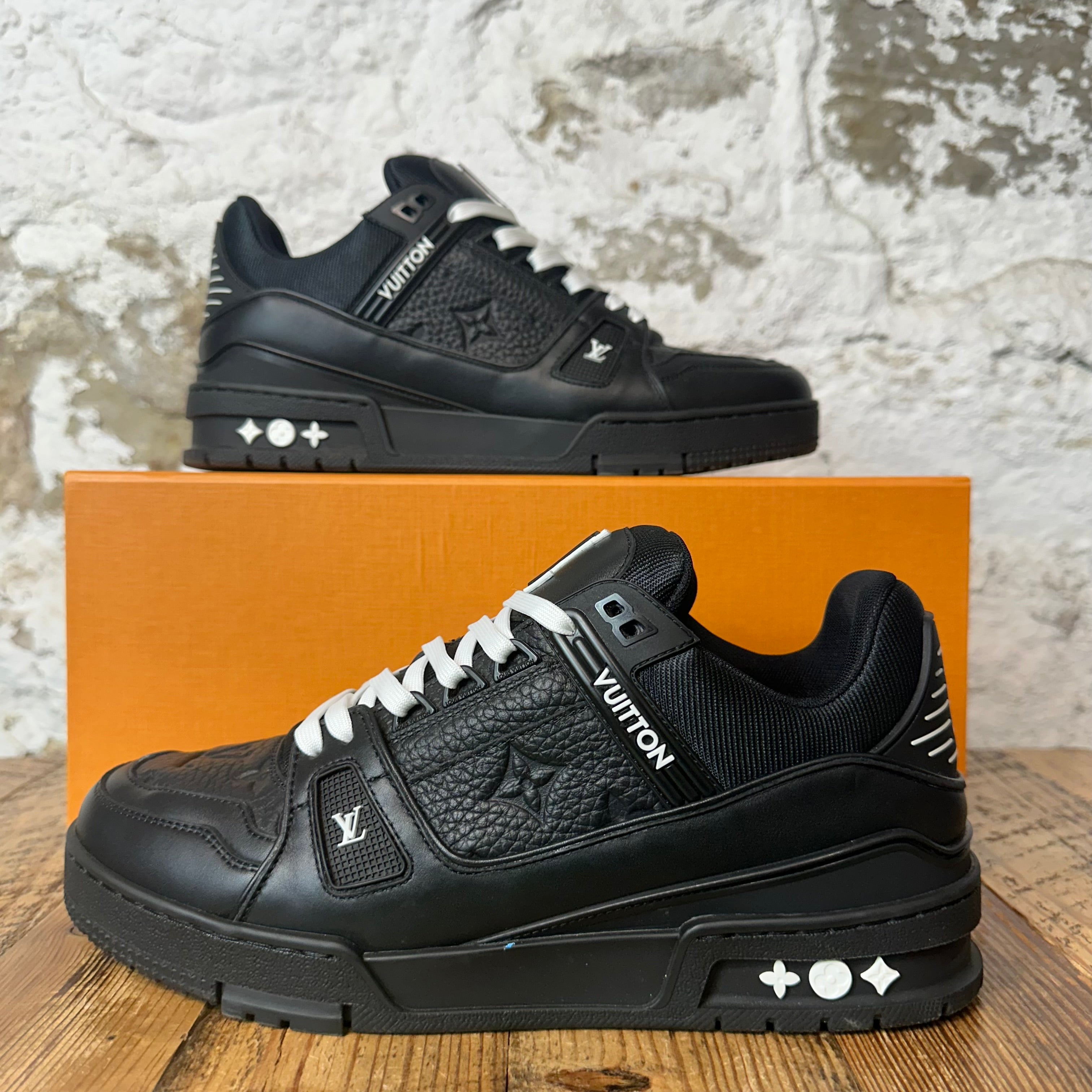 Louis Vuitton Triple Black Trainer Sneaker Sz 7.5 (6LV)