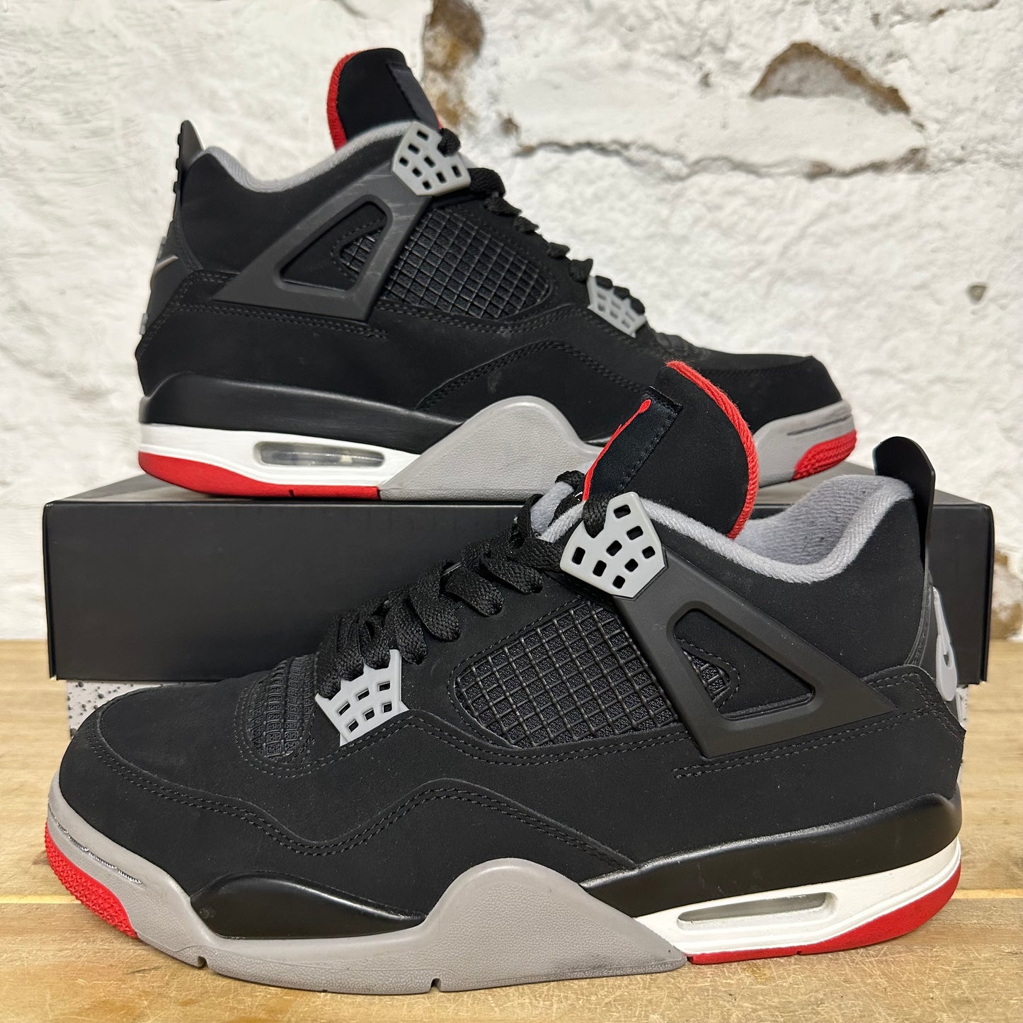 Air Jordan 4 Bred (2019) Sz 9