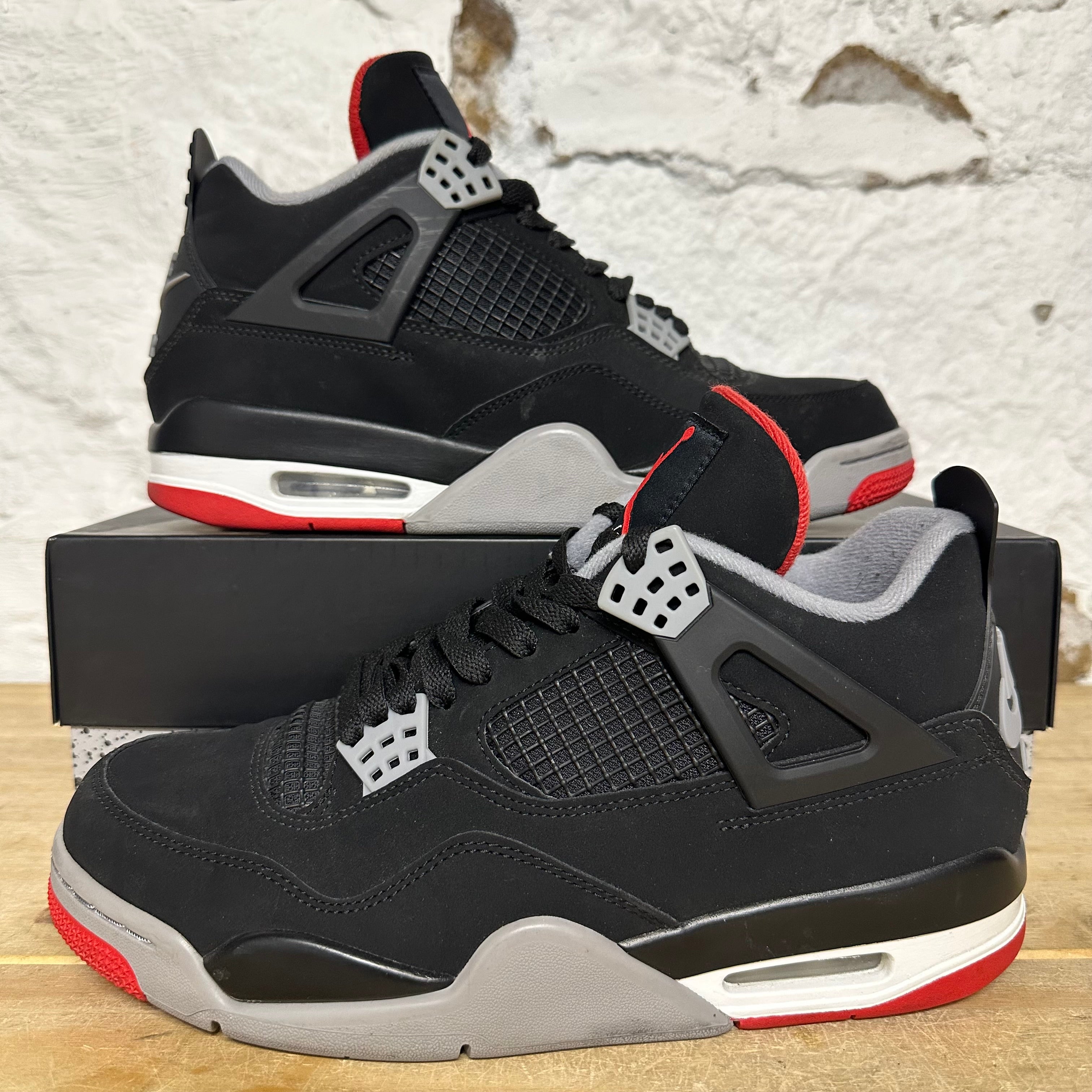 Air Jordan 4 Bred (2019) Sz 9
