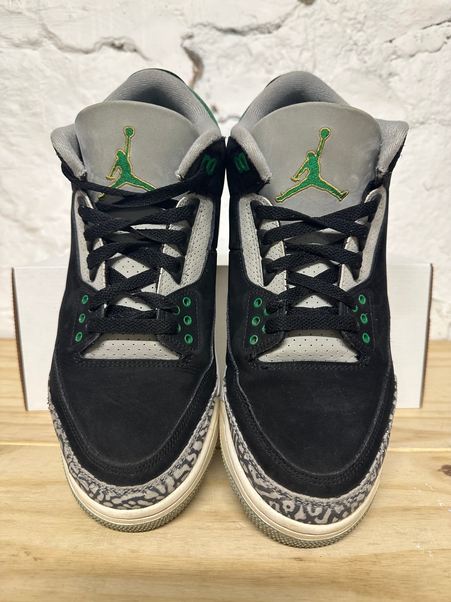 Air Jordan 3 Pine Green Sz 9
