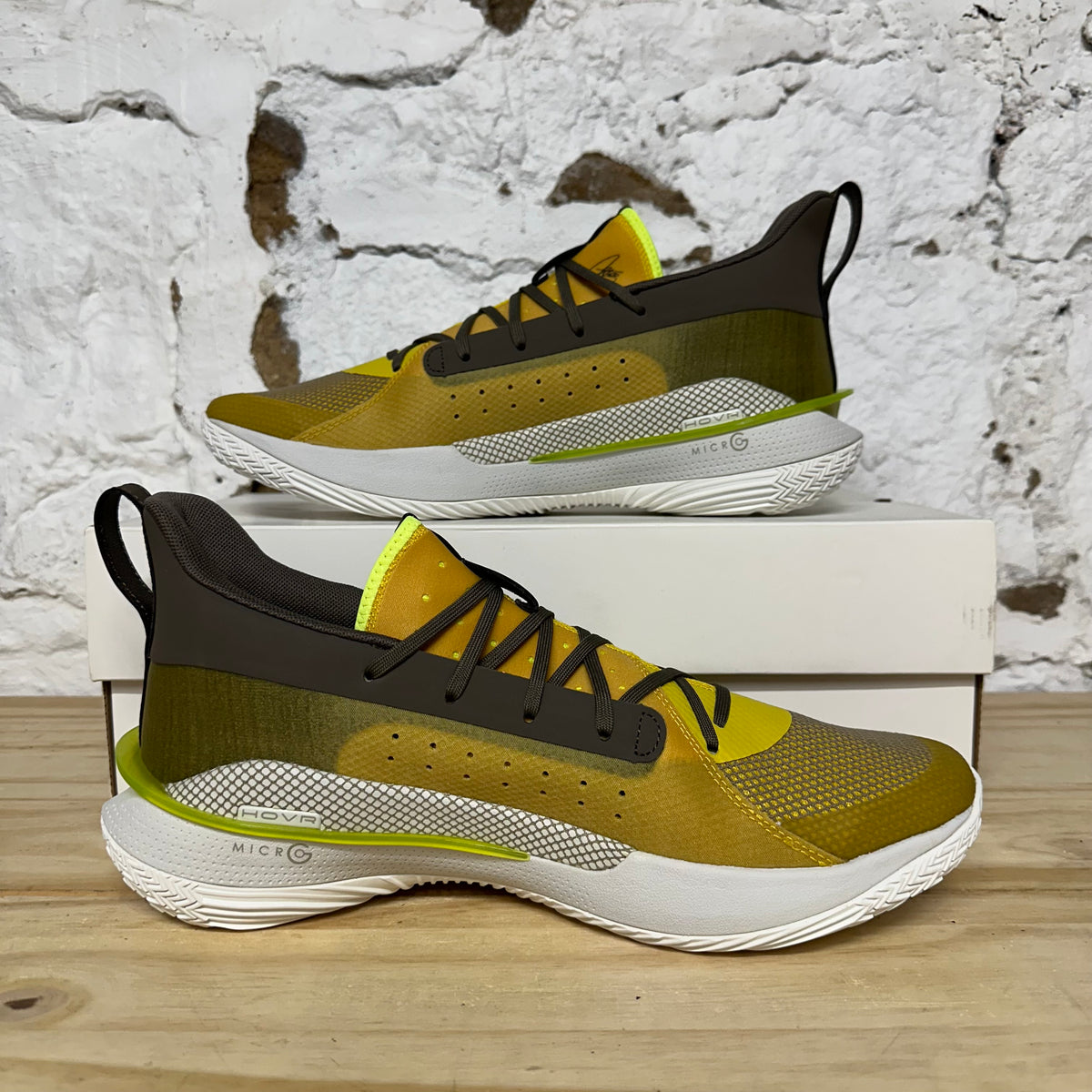 Under Armour 7 Zeppelin Yellow Sz 12 DS