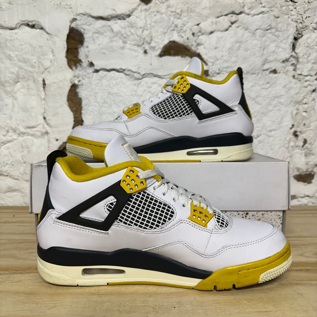 Air Jordan 4 Vivid Sulfur Sz 9.5 (11W)