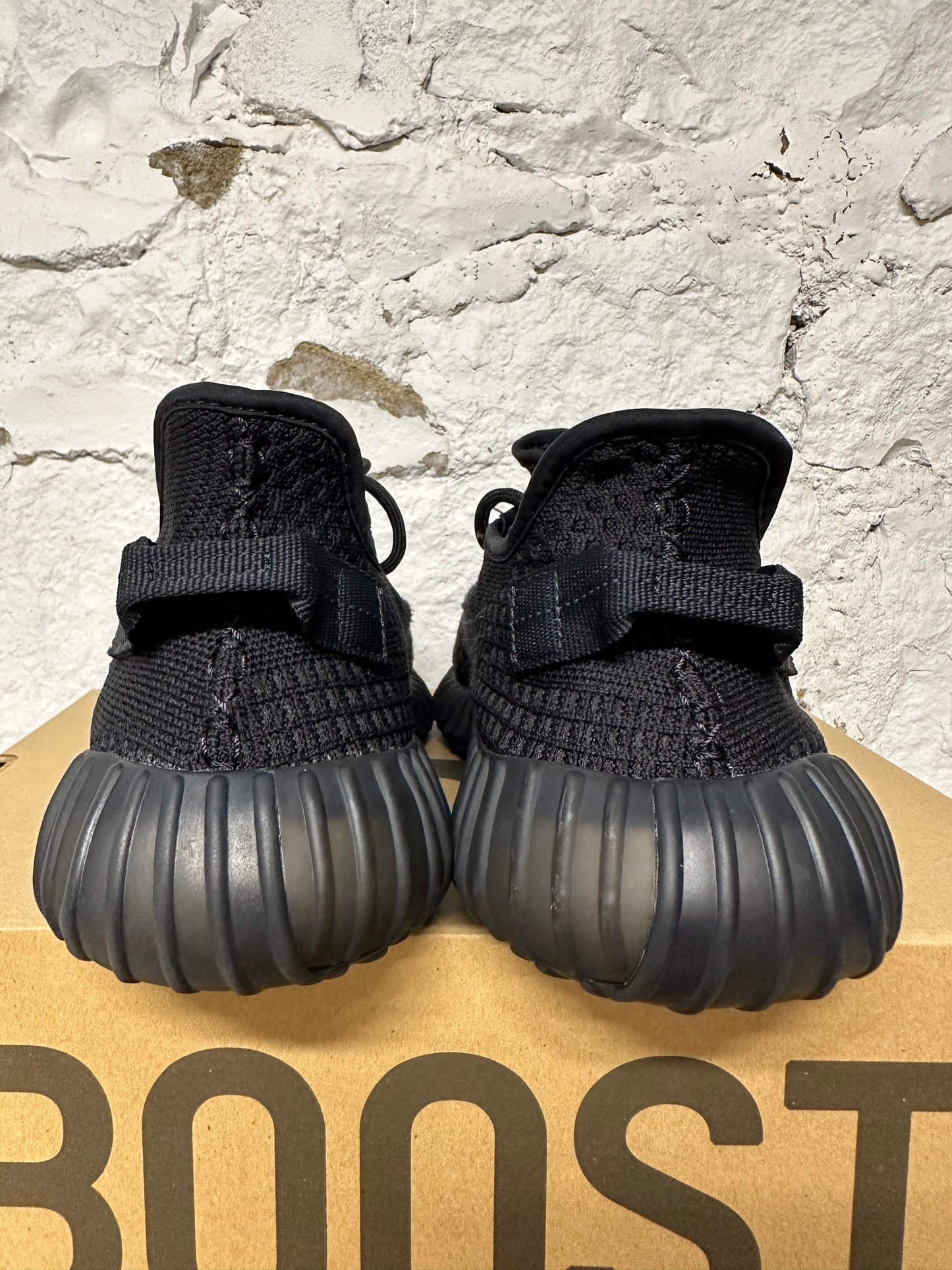 Yeezy 350 V2 Onyx Sz 12