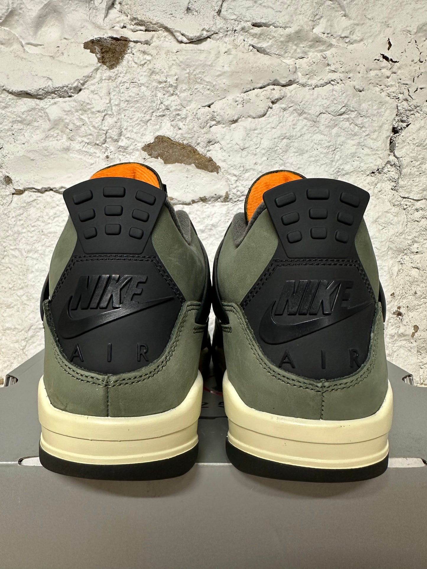 Air Jordan 4 Undefeated Sz 8.5 DS