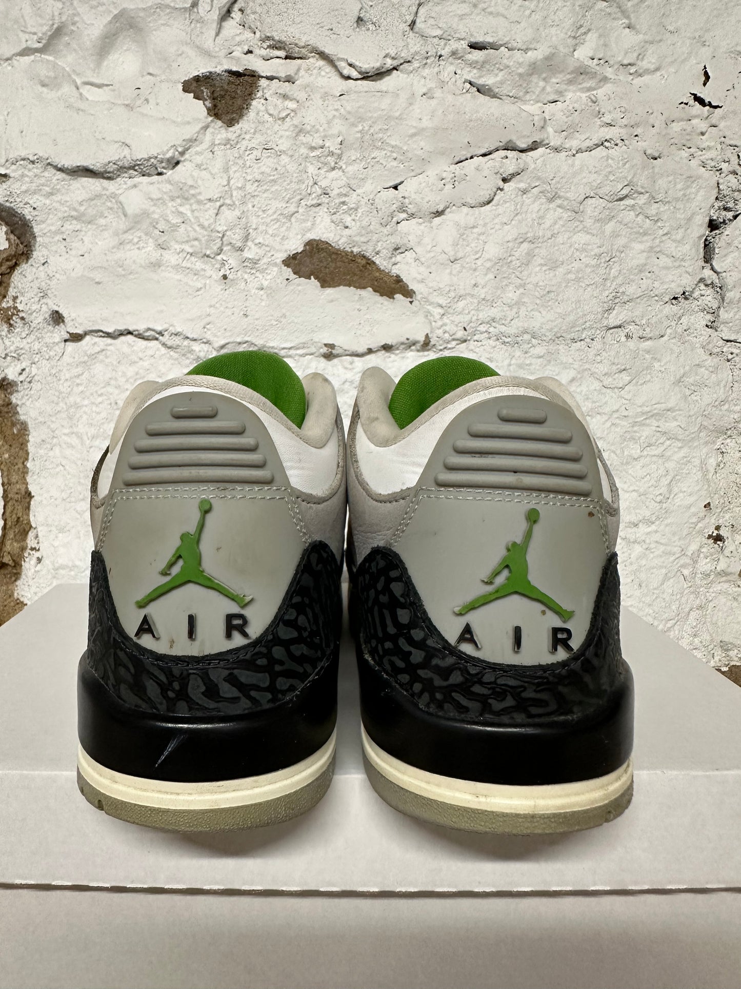 Air Jordan 3 Chlorophyll Sz 8.5