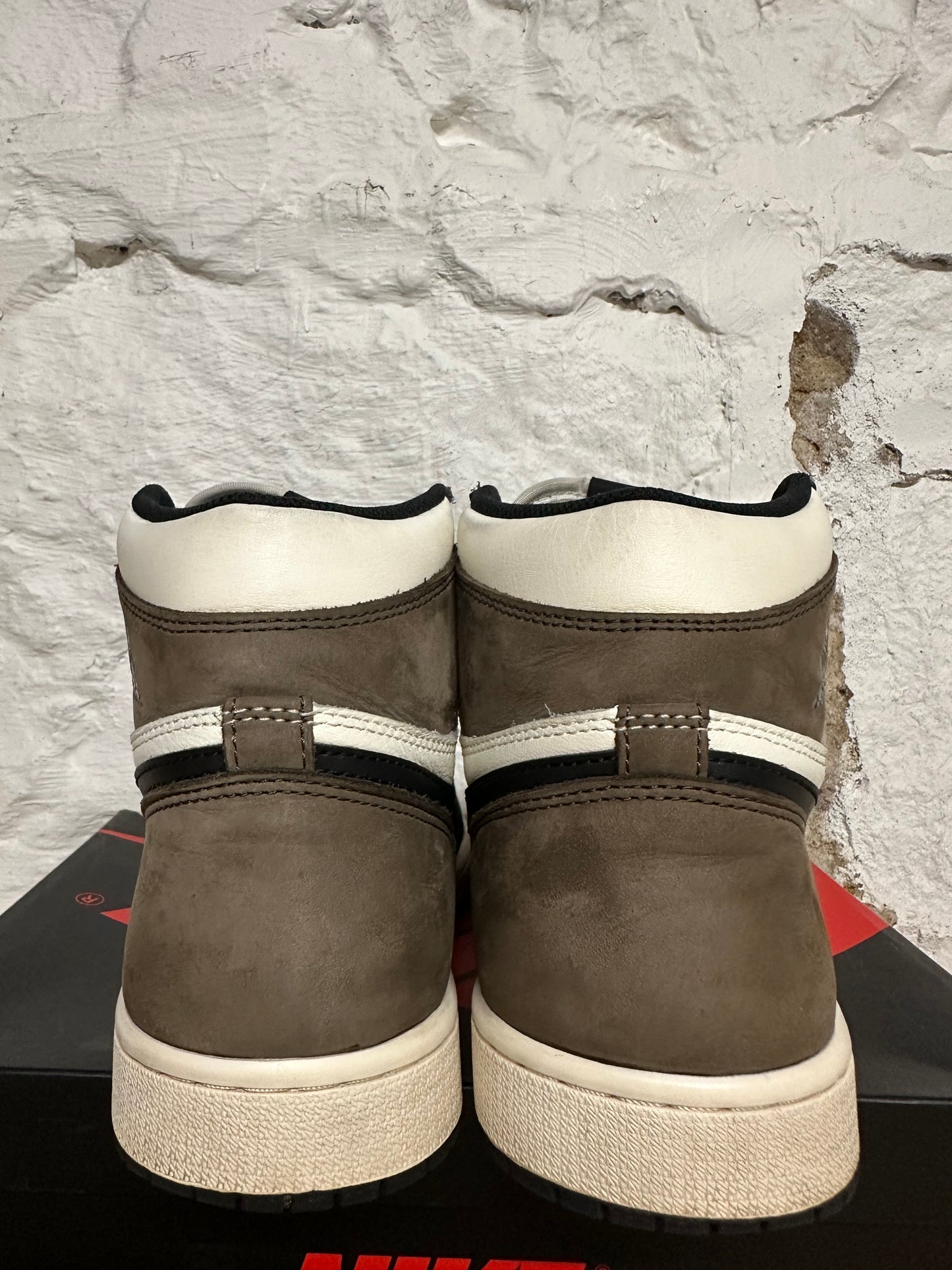 Air Jordan 1 High Dark Mocha Sz 9.5