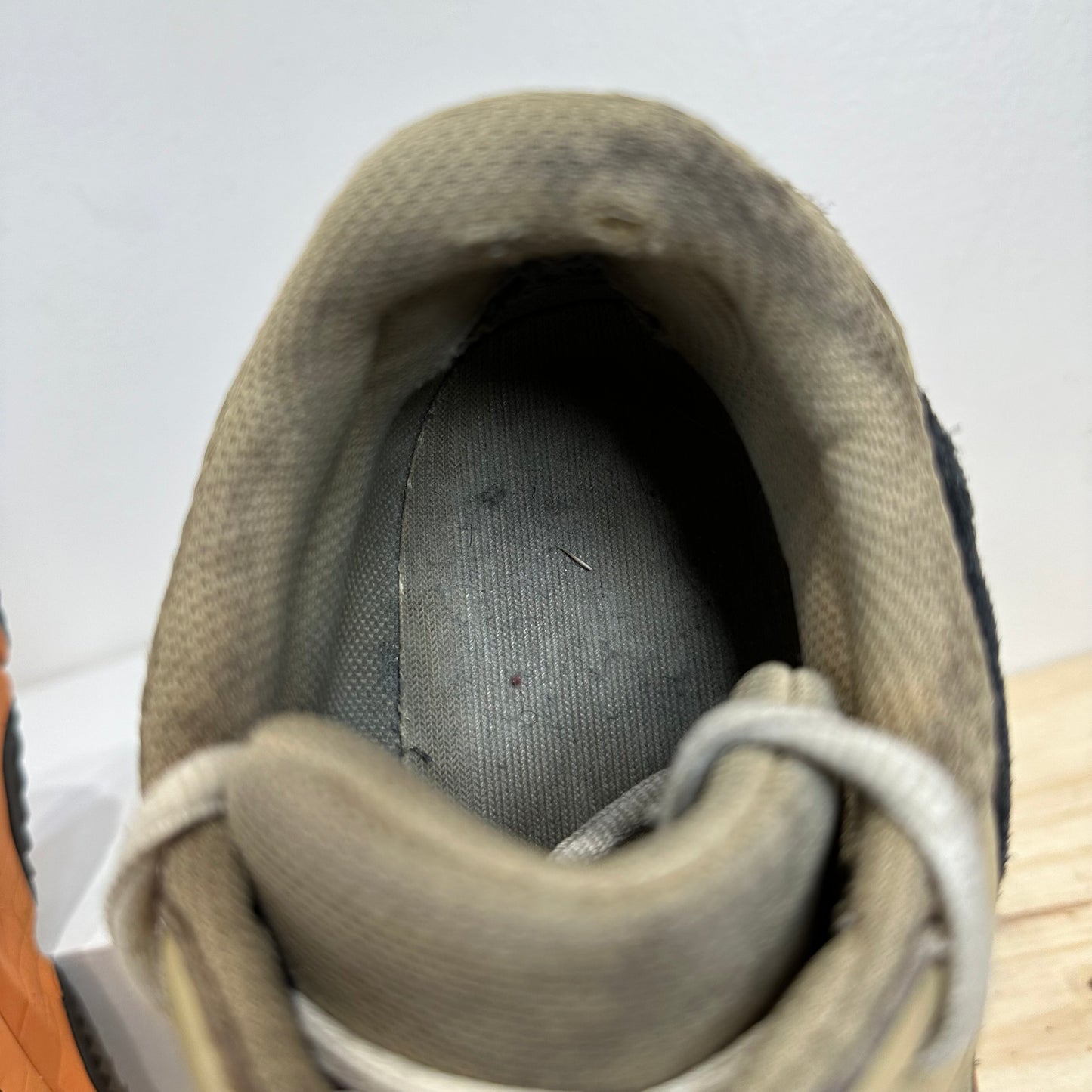 Yeezy 700 Enflame Amber Sz 9.5