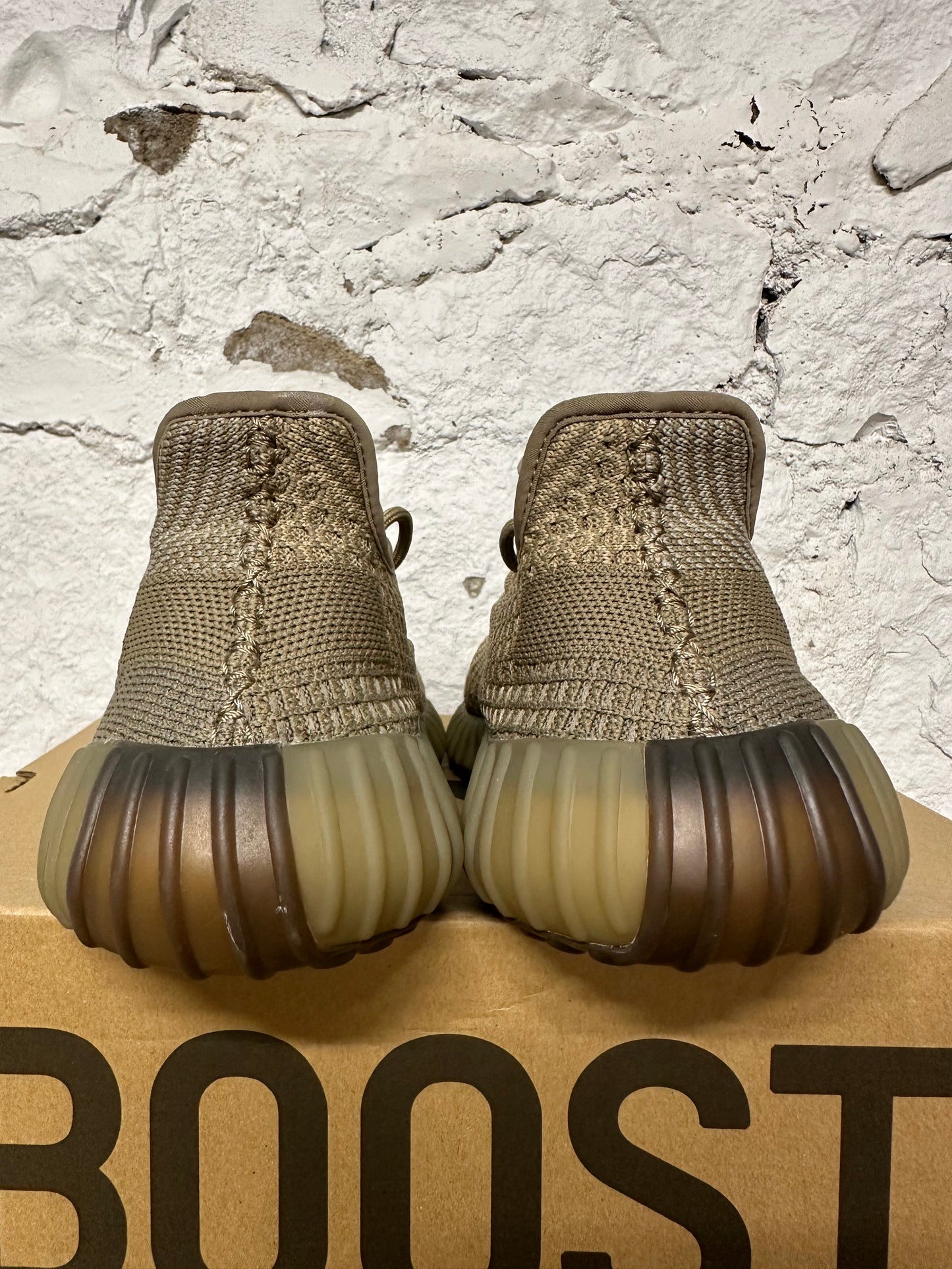 Yeezy 350  V2 Sandtaupe Sz 10 DS