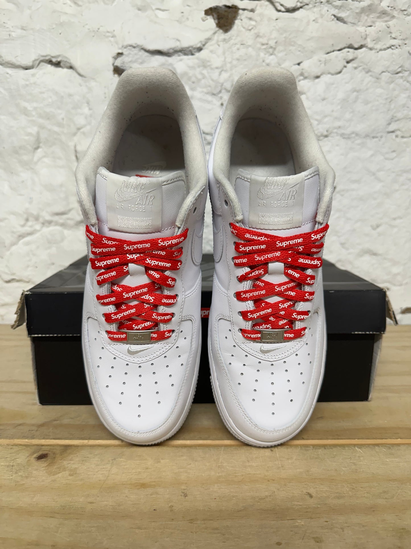 Nike Air Force 1 Low Supreme White Sz 9