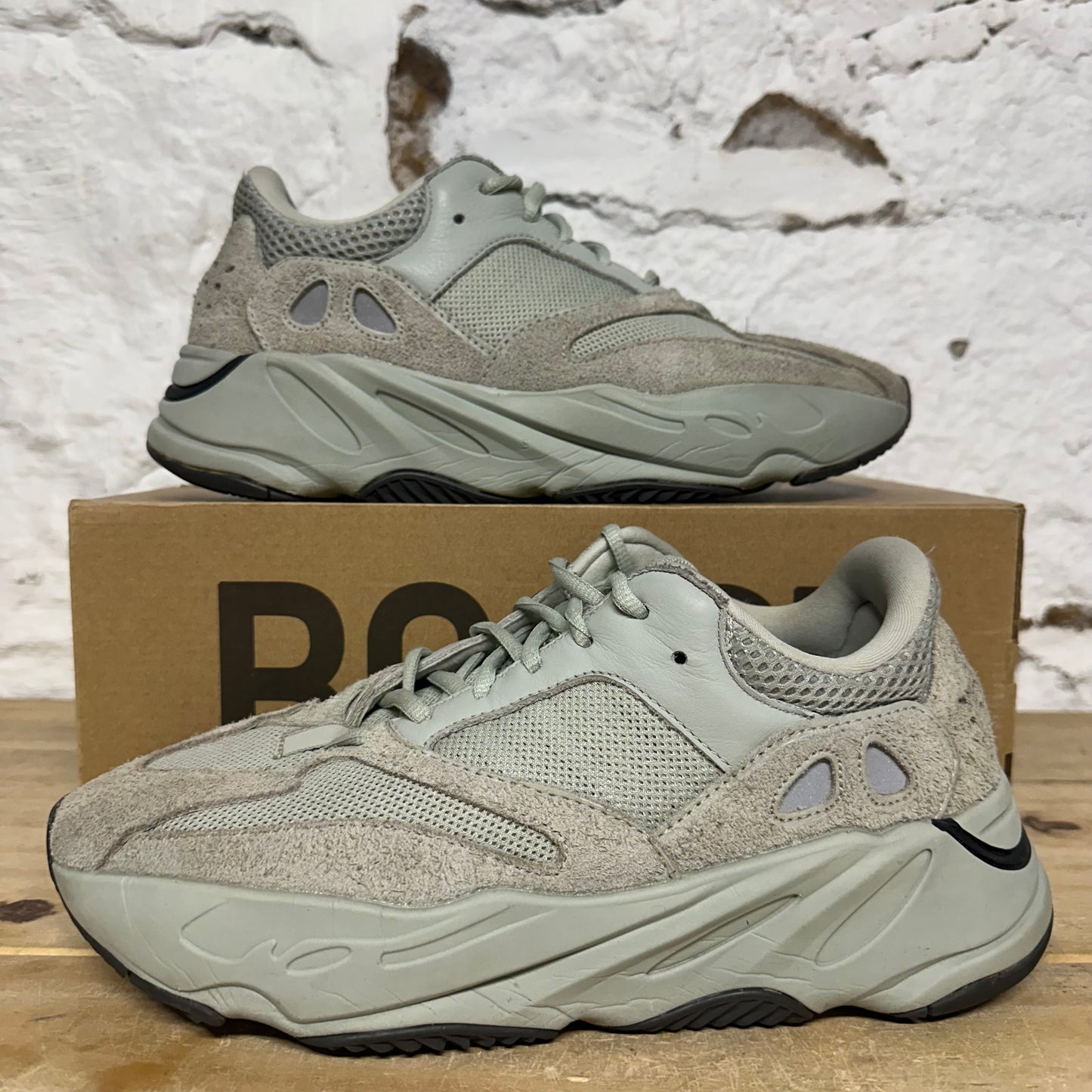 Yeezy 700 Salt Sz 10