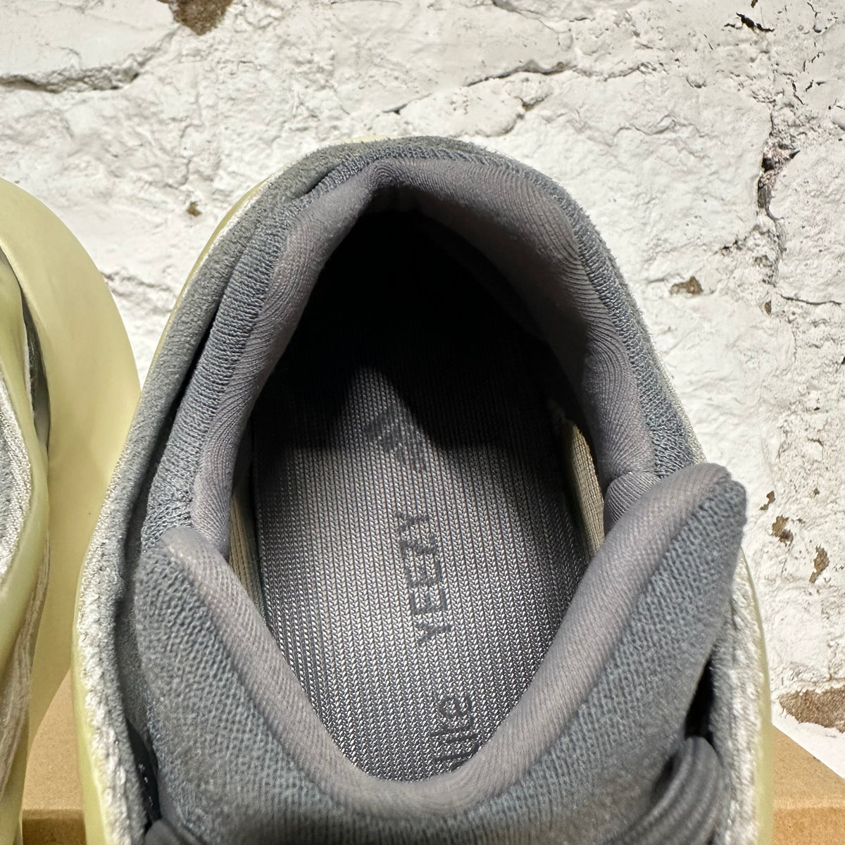 Yeezy 700 V3 Fade Salt Sz 9