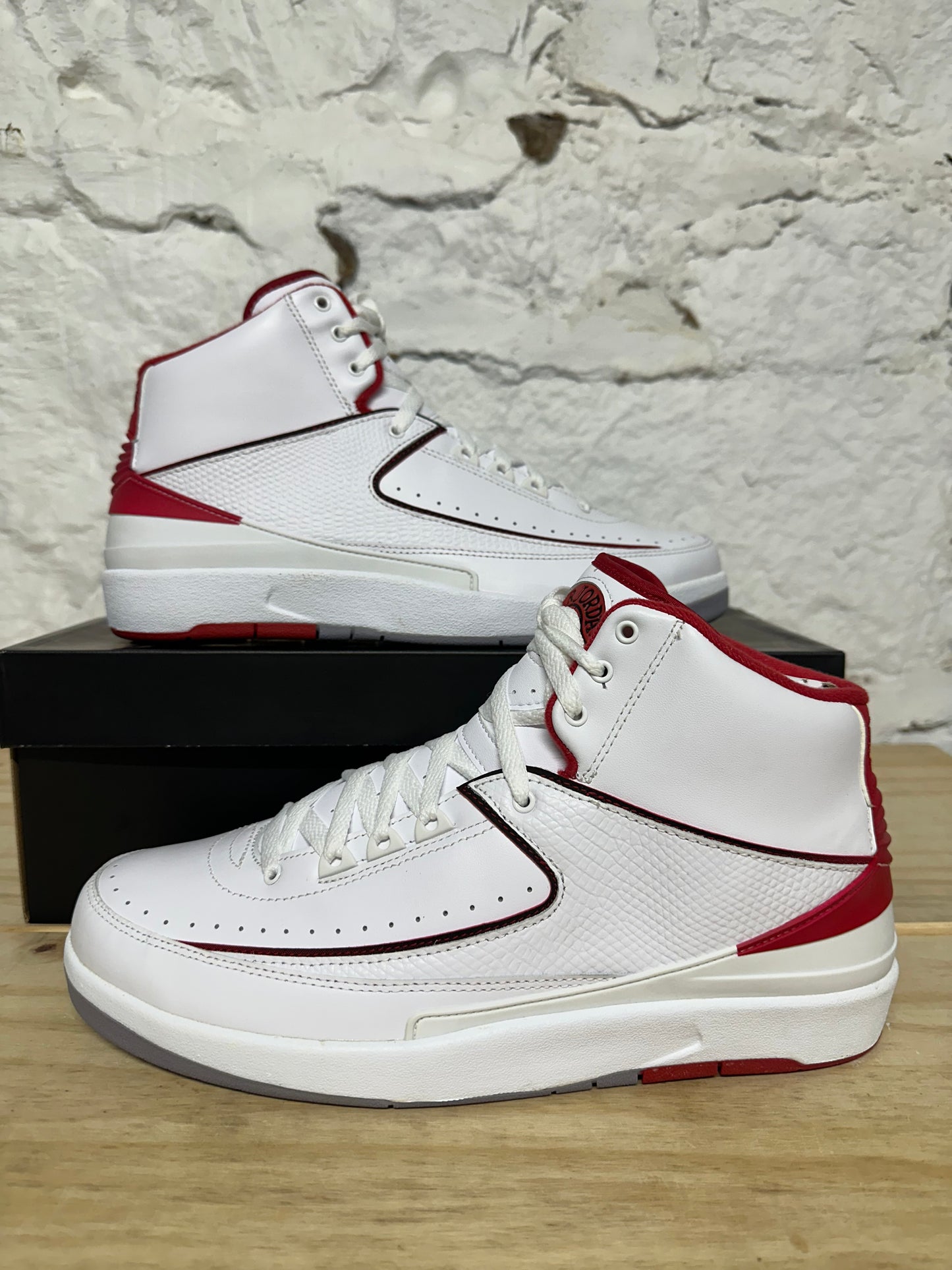 Air Jordan 2 White Red Sz 10.5 DS
