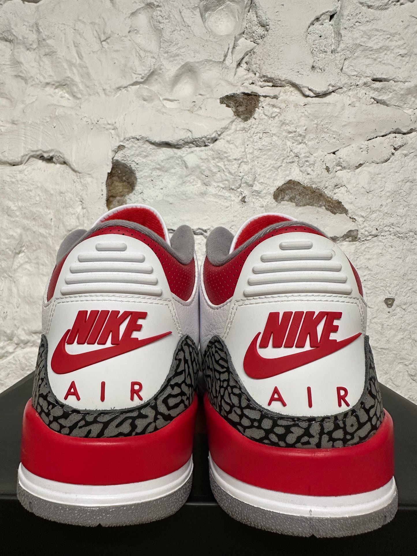 Air Jordan 3 Fire Red Sz 11