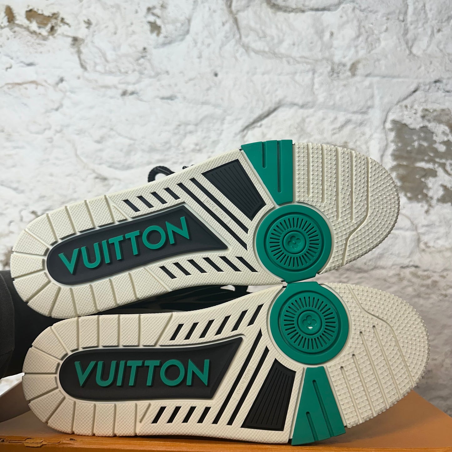 Louis Vuitton Green White Black Skate Sneaker Sz 10 (8.5LV) DS