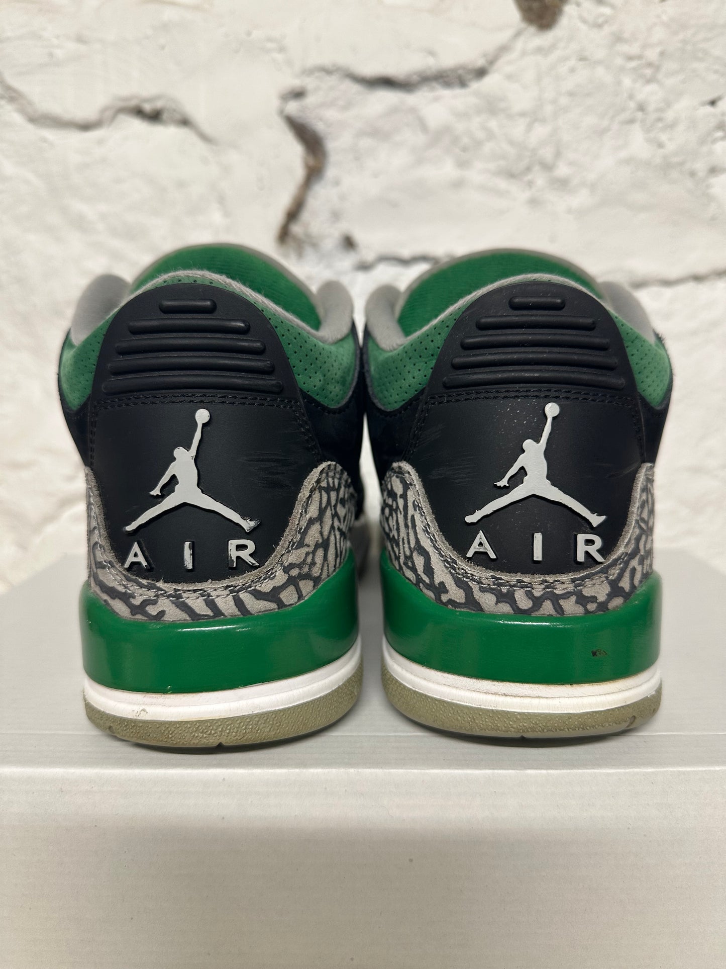 Air Jordan 3 Pine Green Sz 9