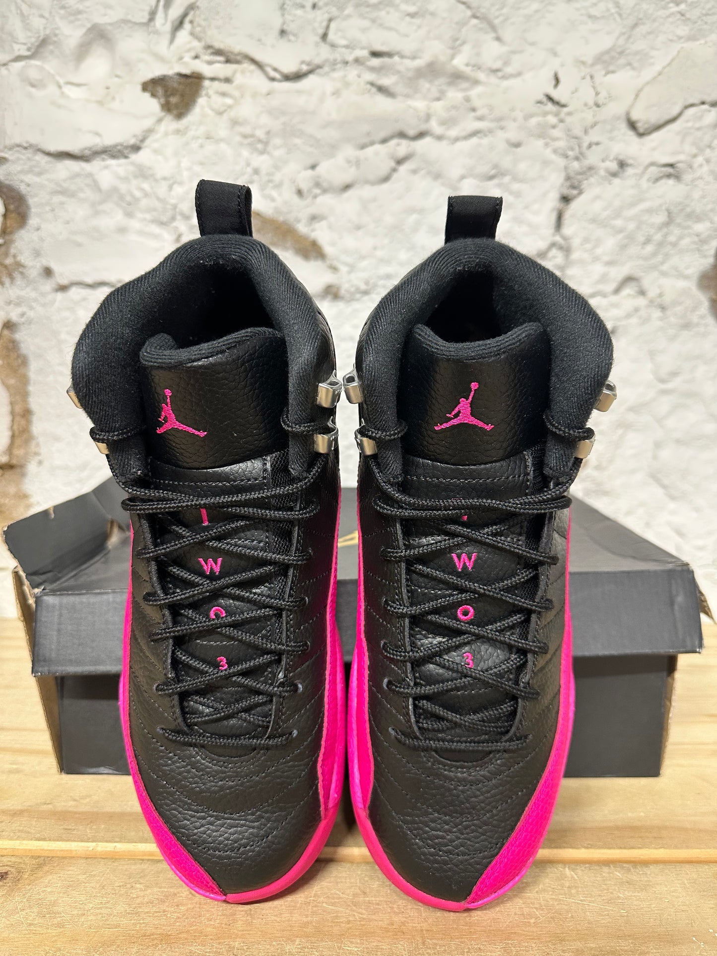 Air Jordan 12 Deadly Pink Sz 8Y