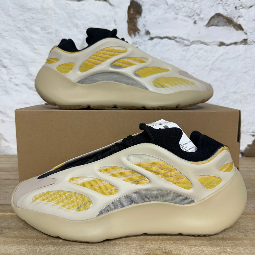 Yeezy 700 V3 Safflower Sz 10.5 DS