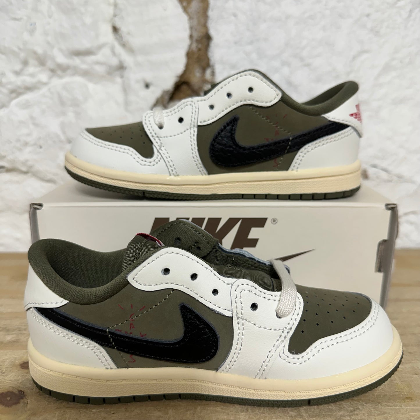 Air Jordan 1 Low Travis Scott Medium Olive Sz 9C DS