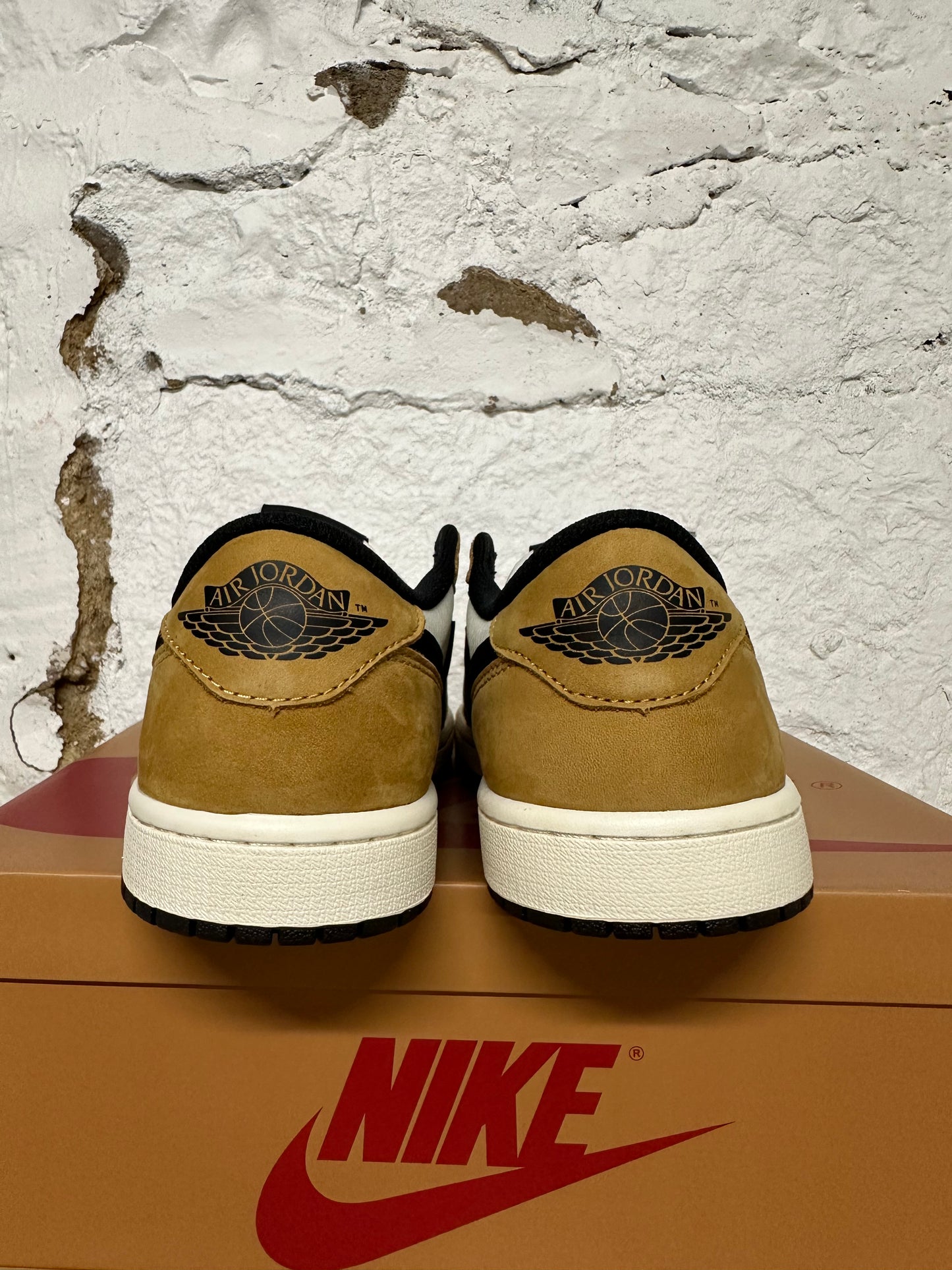 Air Jordan 1 Low Rookie Of The Year Sz 8.5 DS