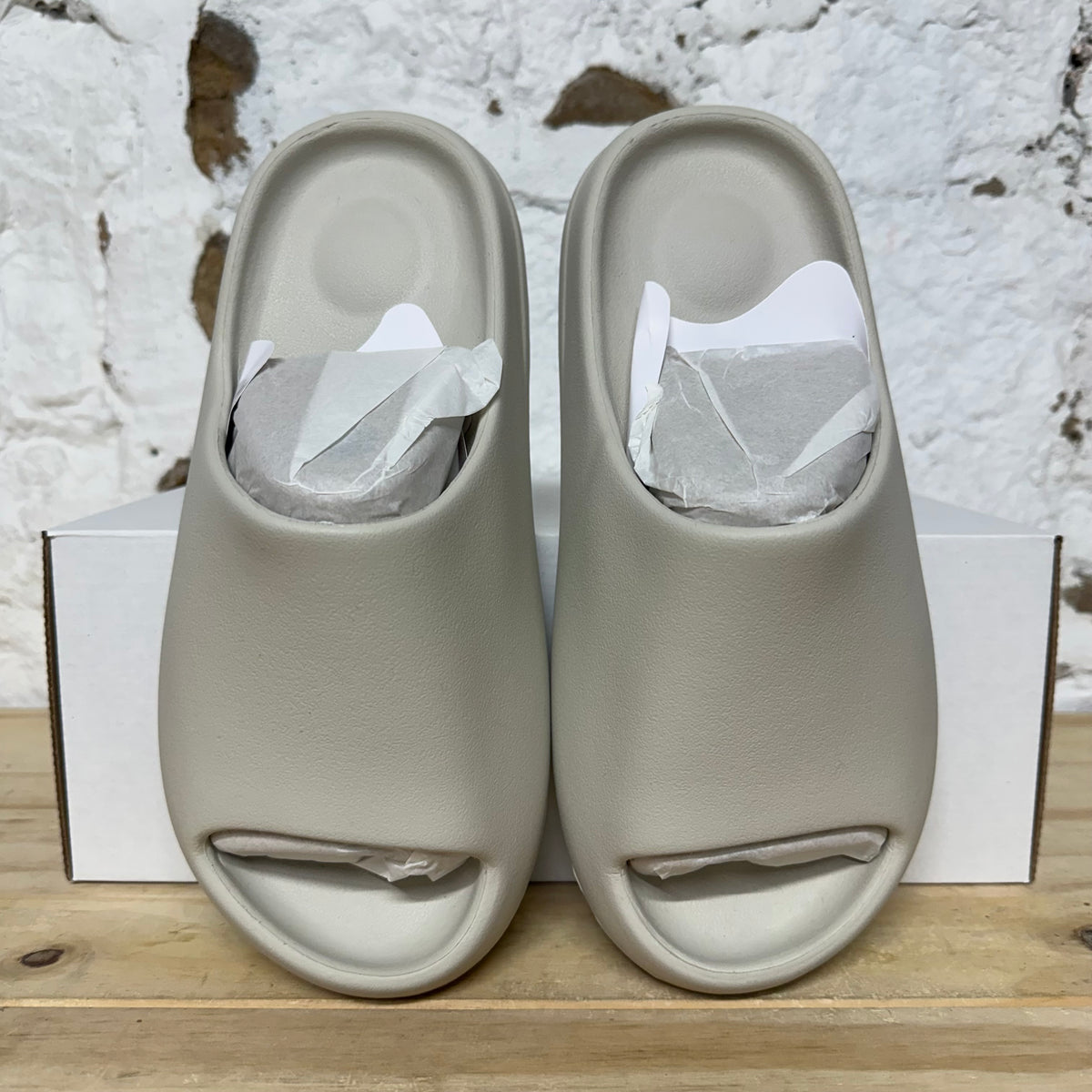 Yeezy Slide 01 Cream Sz 8 DS