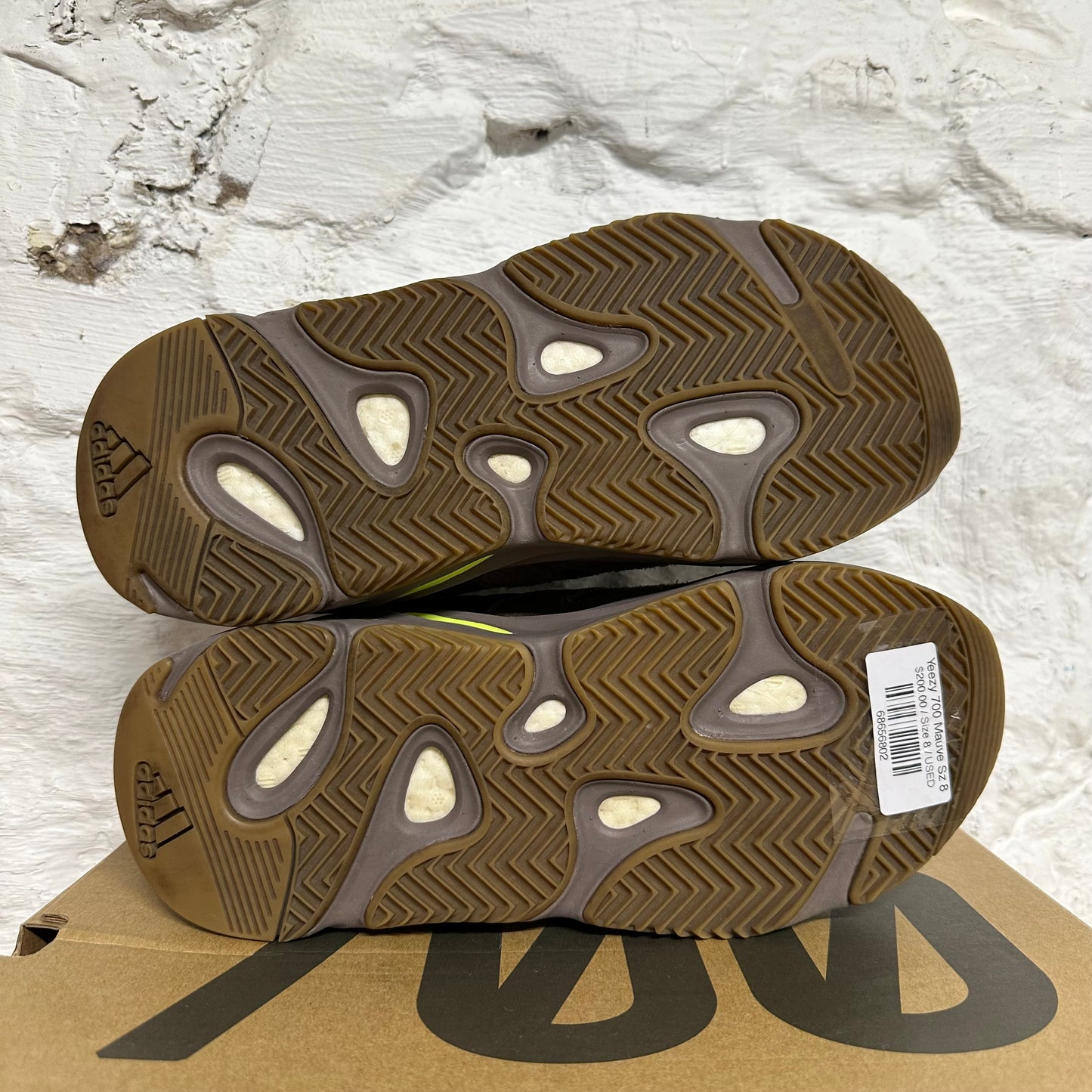 Yeezy 700 Mauve Sz 8