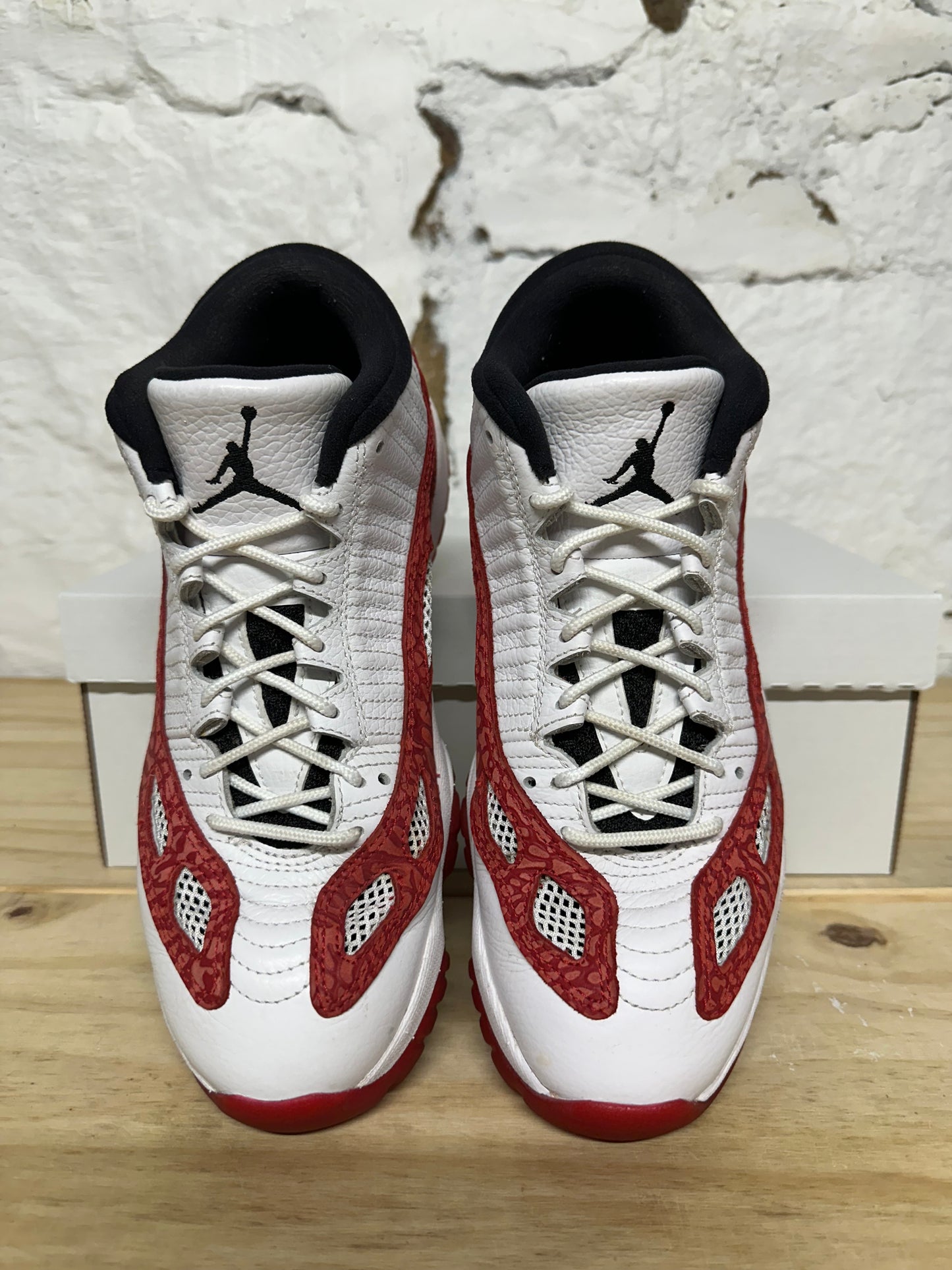 Air Jordan 11 IE Gym Red Sz 8