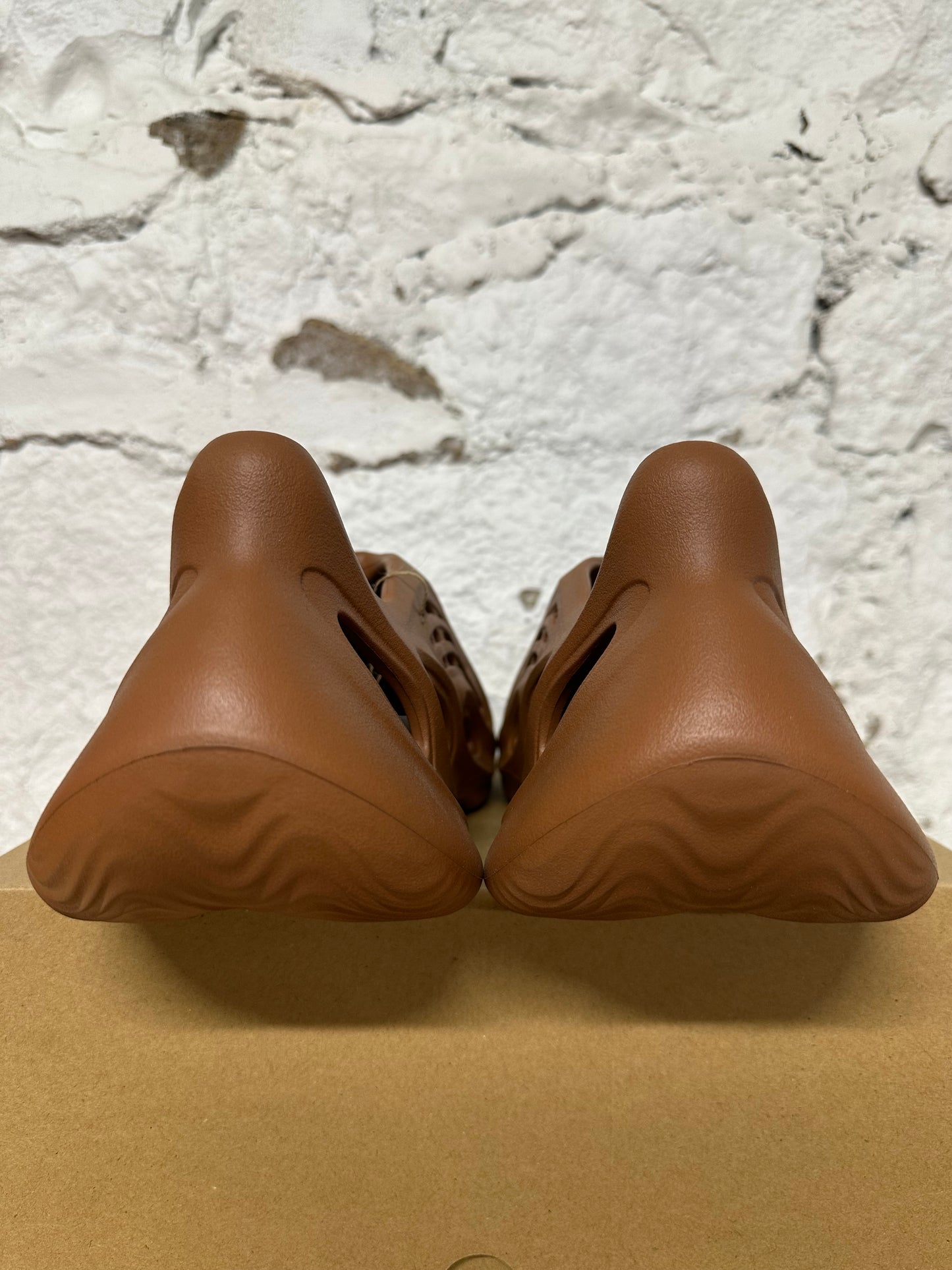 Yeezy Foam Runner Clay Red Sz 9 DS