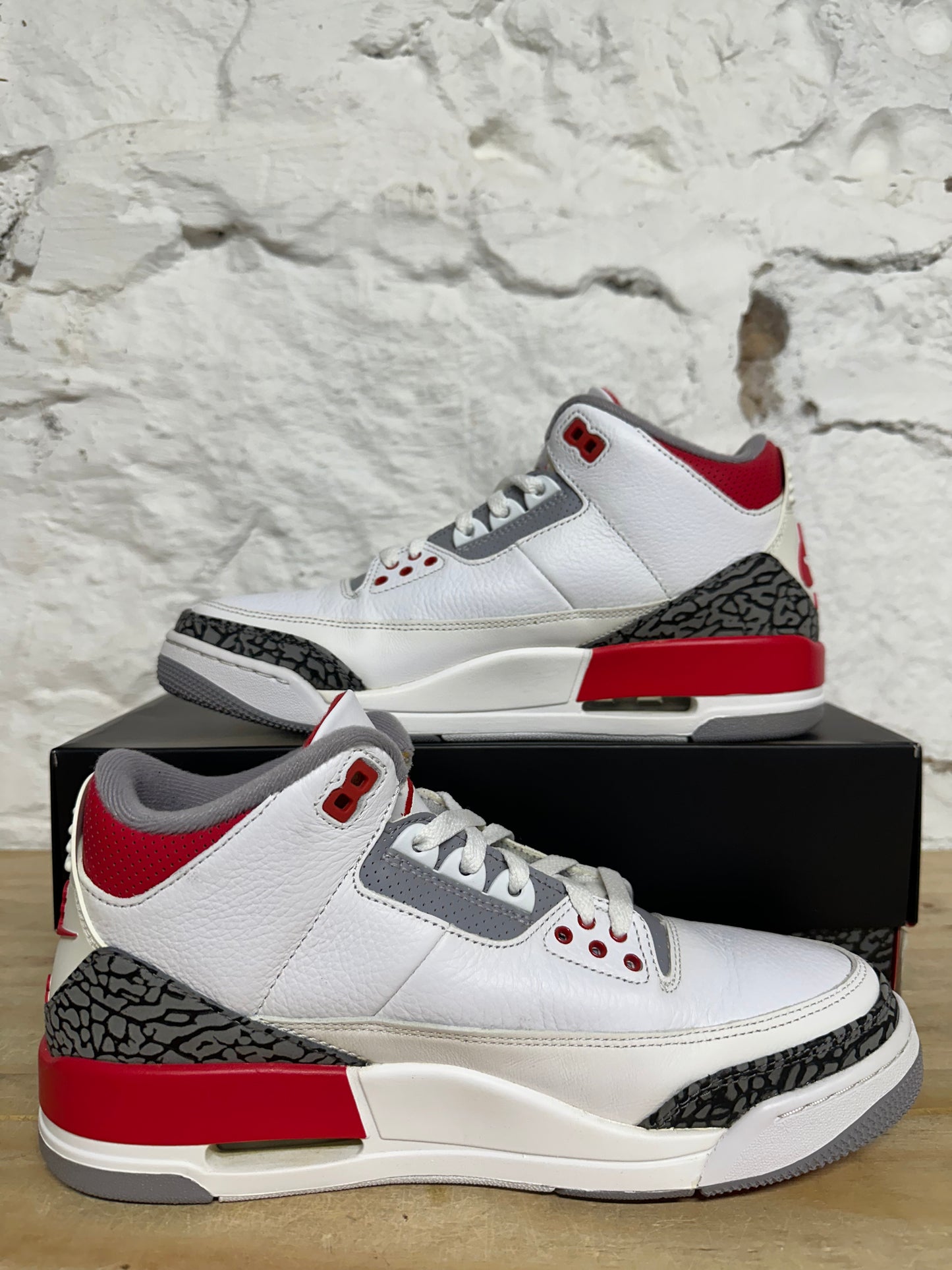 Air Jordan 3 Fire Red Sz 9.5