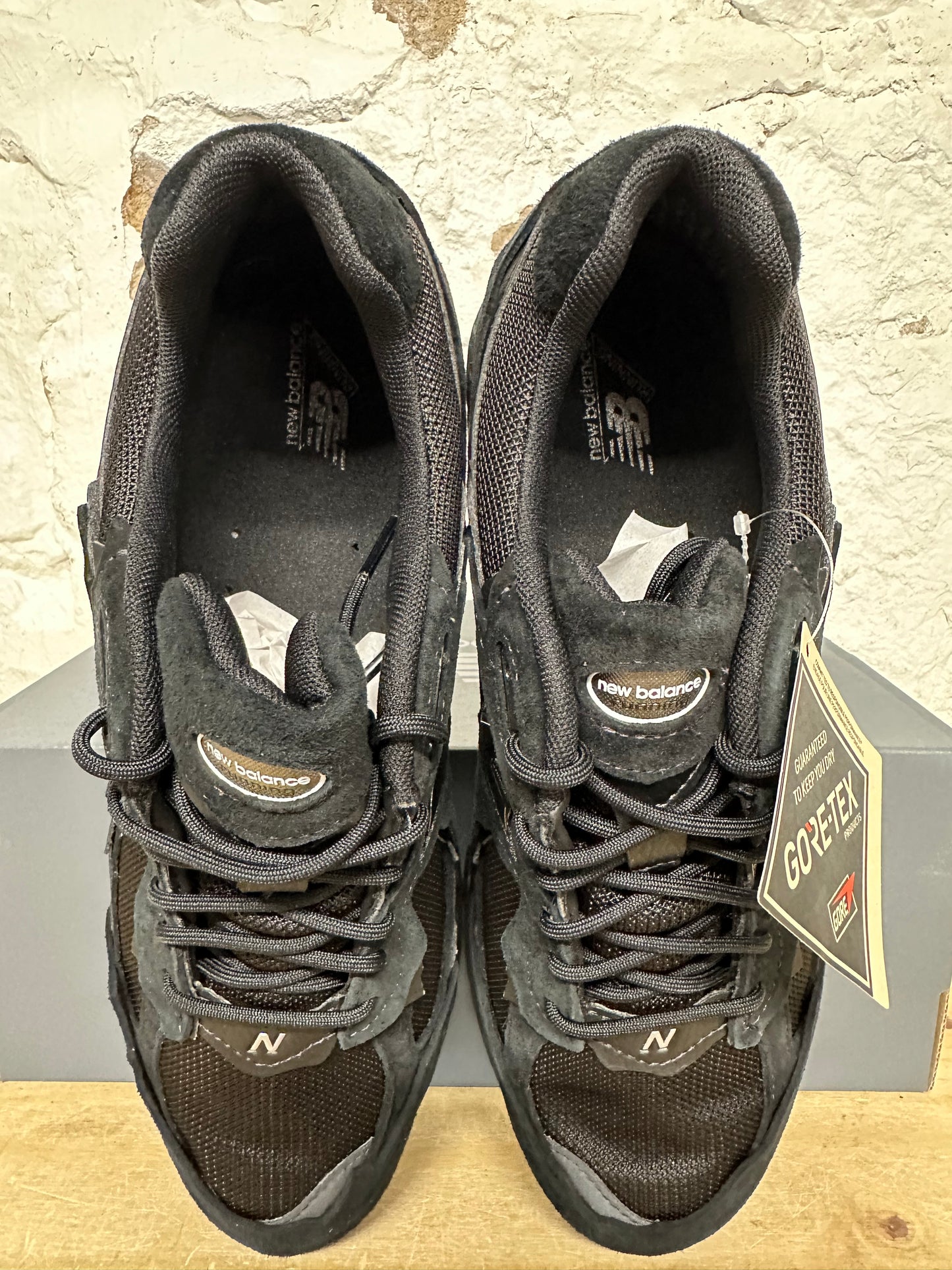 New Balance 2002R Protection Pack Black Sz 9.5 DS