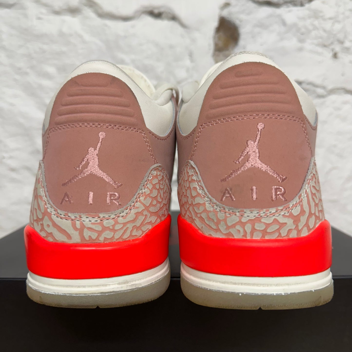 Air Jordan 3 Rust Pink Sz 8.5 (10W)