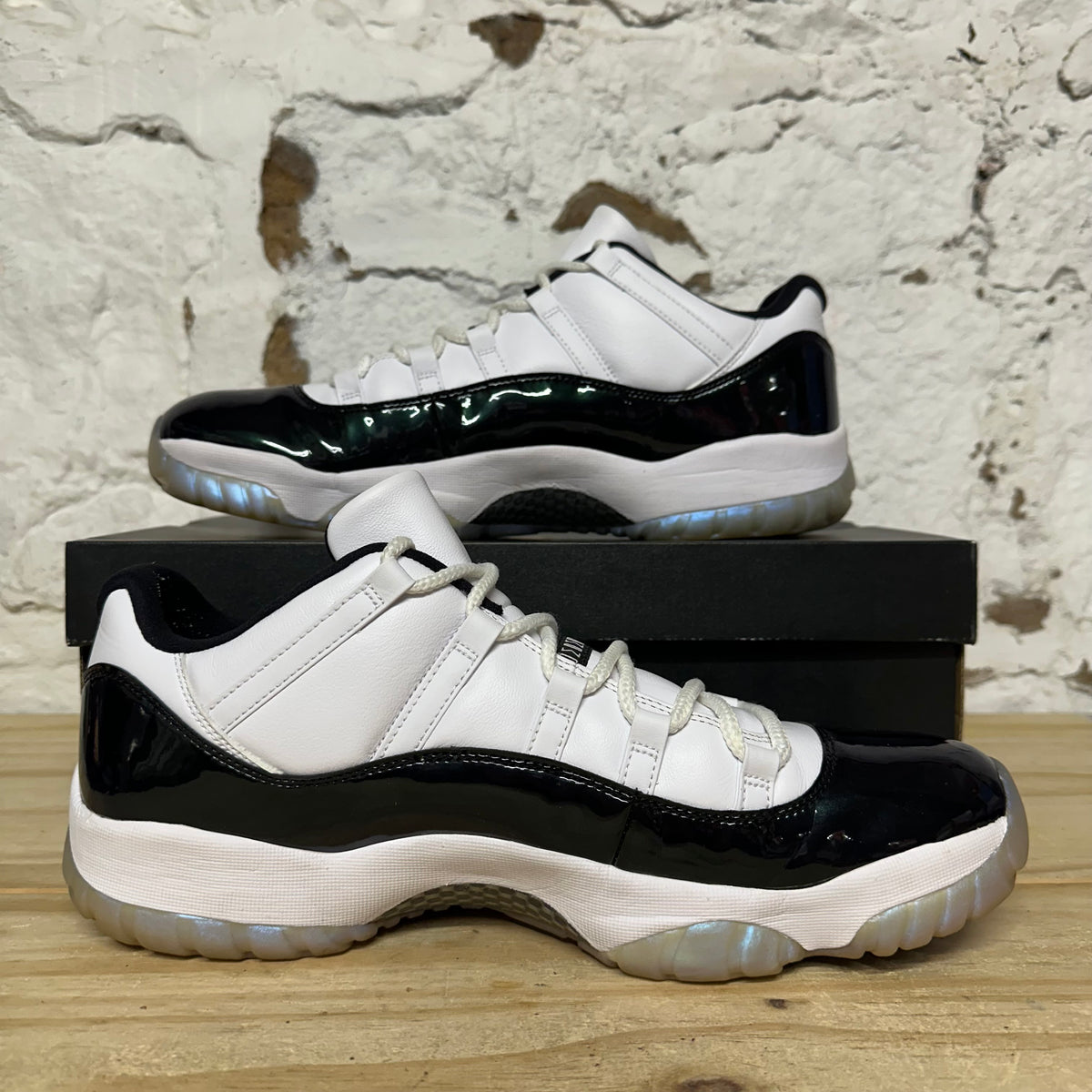 Air Jordan 11 Low Iridescent Sz 14