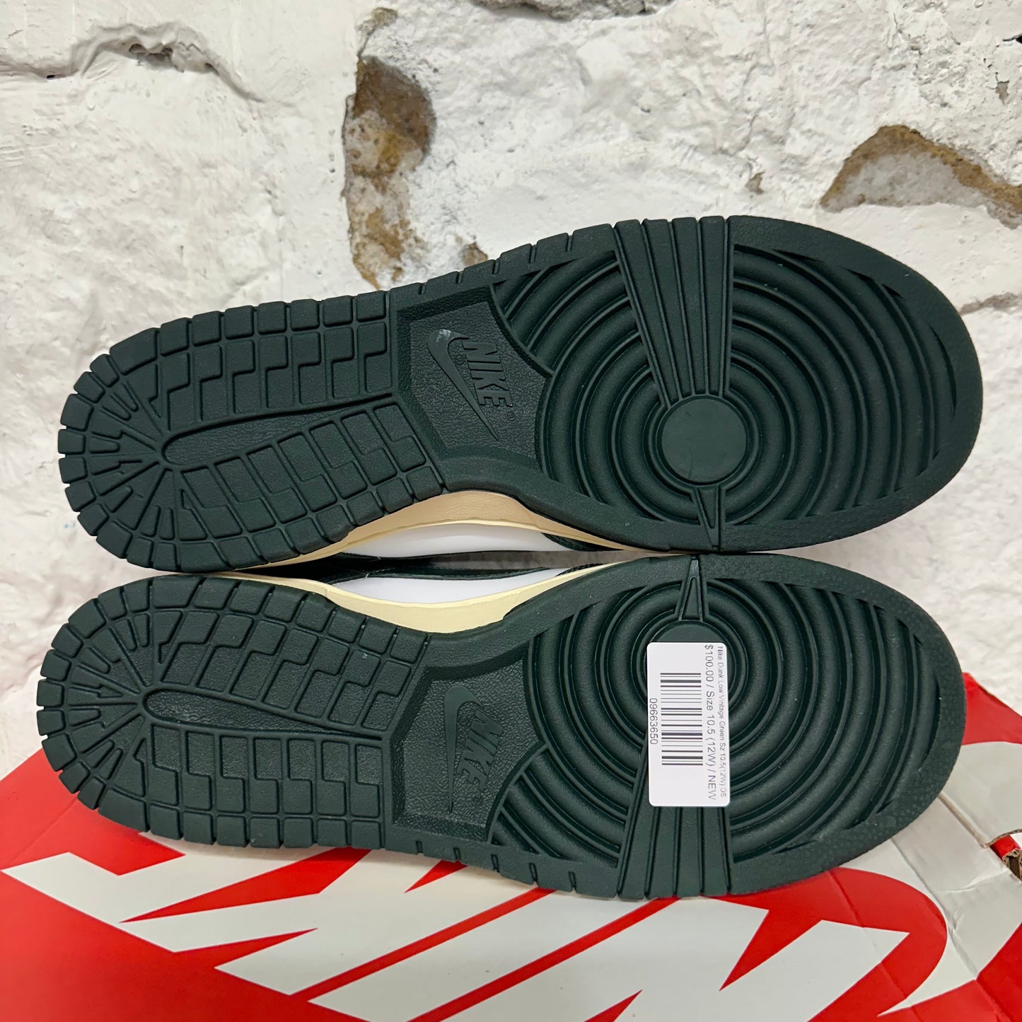 Nike Dunk Low Vintage Green Sz 10.5 (12W) DS