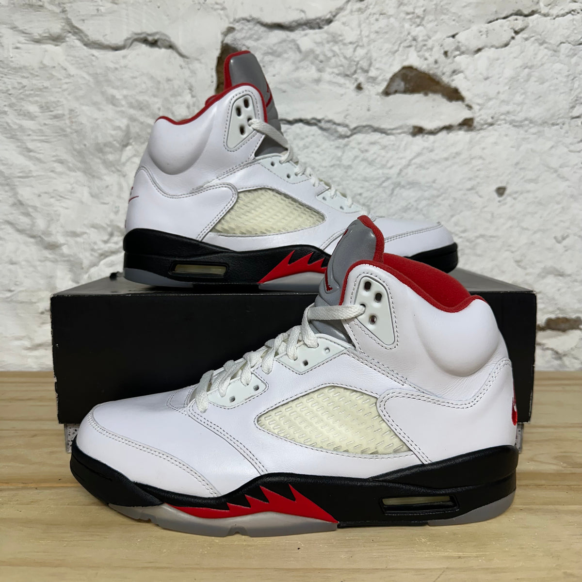 Air Jordan 5 Fire Red Silver Tongue (2020) Sz 9