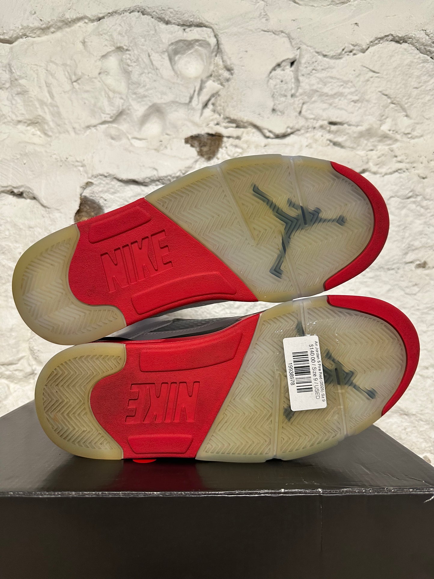 Air Jordan 5 Fire Red Black Tongue (2025) Sz 9